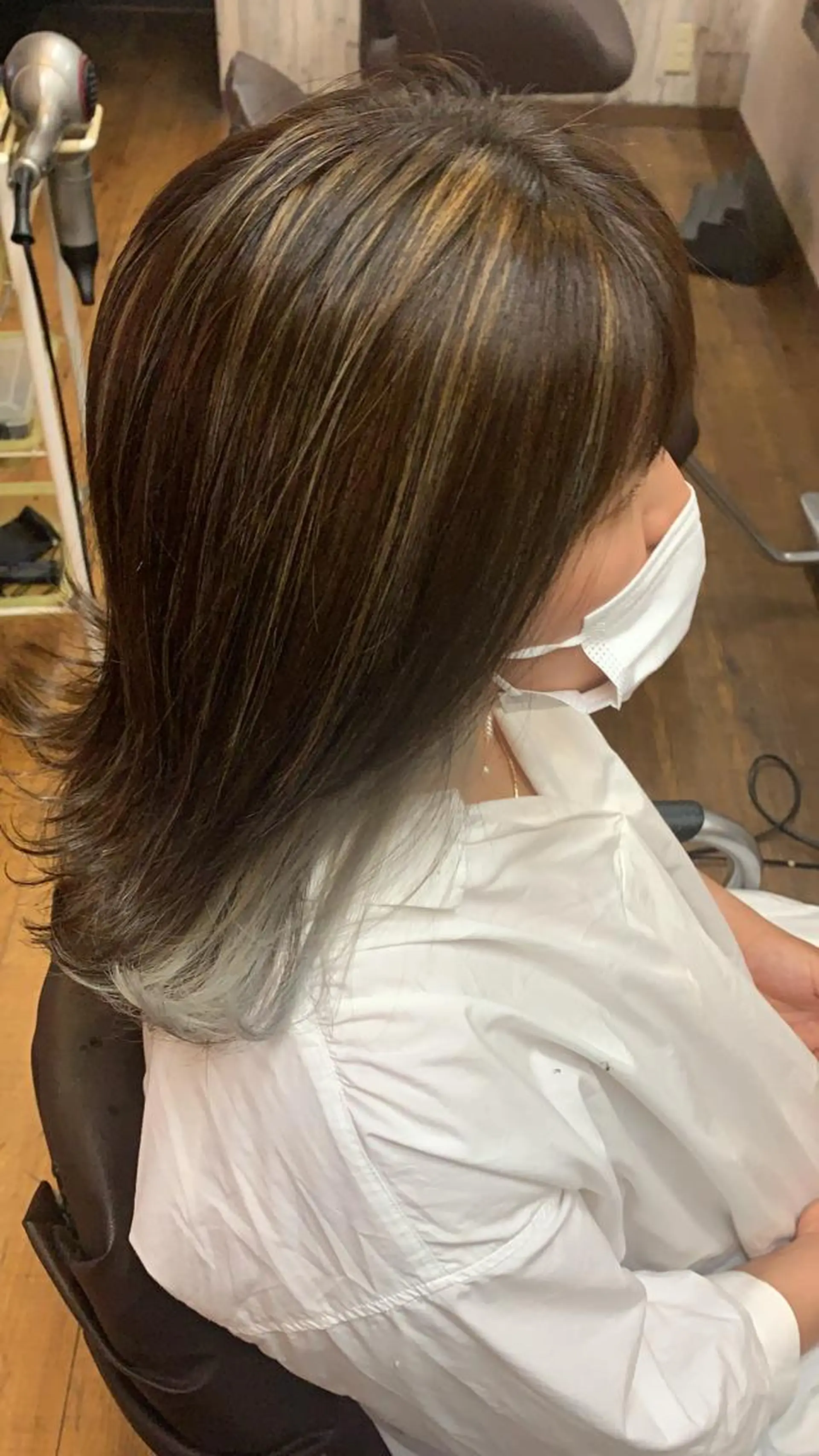 ミディアム カラー シルバー リップカール 神戸のヘアスタイル