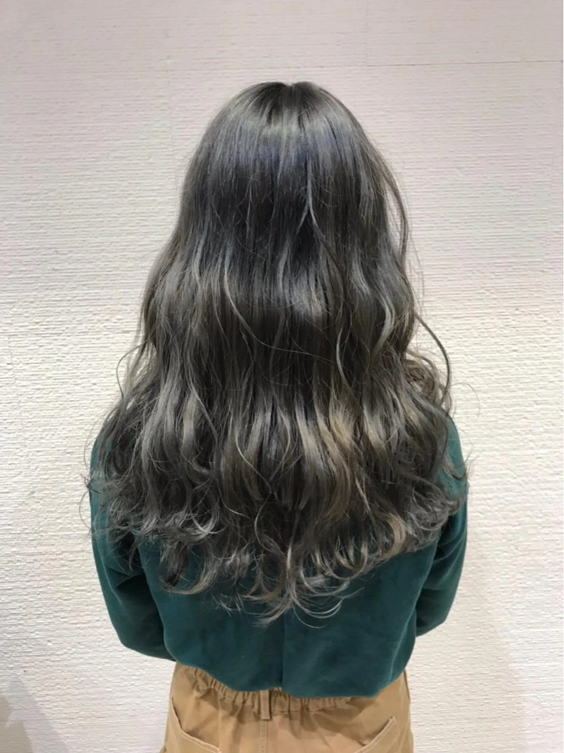 ロング カラー ヘアアレンジ グラデーションカラー グレージュ カーキグレージュ 白髪ぼかしハイライト 茗荷谷駅徒歩2分のヘアスタイル