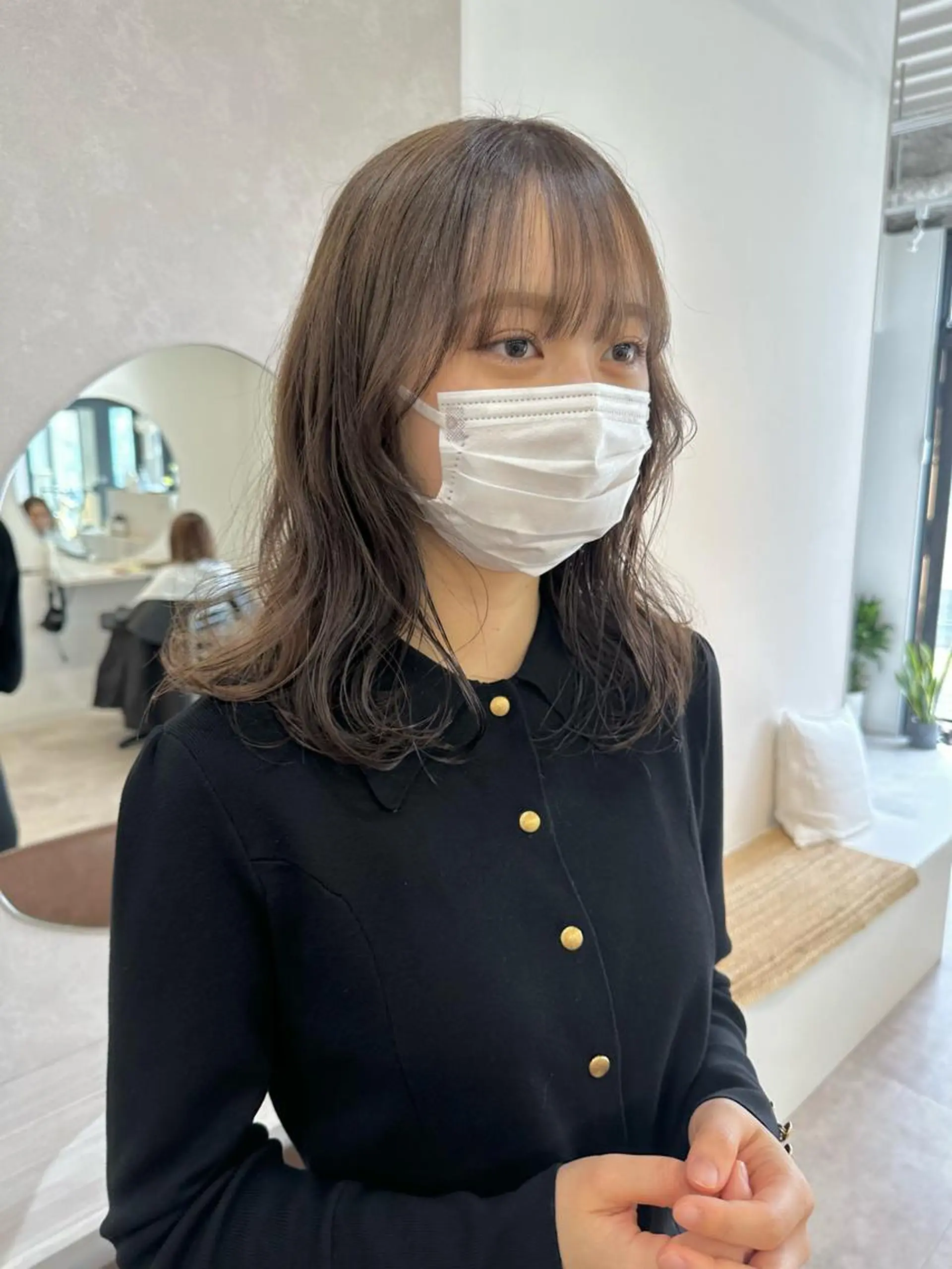 セミロング KAORU オリーブカラーのヘアスタイル