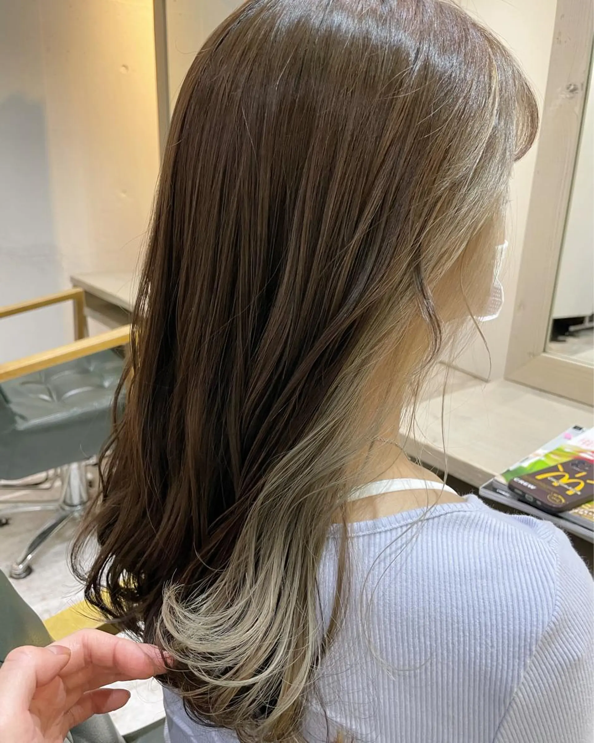 セミロング カラー ブリーチ 透明感カラー グレージュ インナーカラー ミルクティーグレージュ カット ヘアカラー 溝口 恭章のヘアスタイル