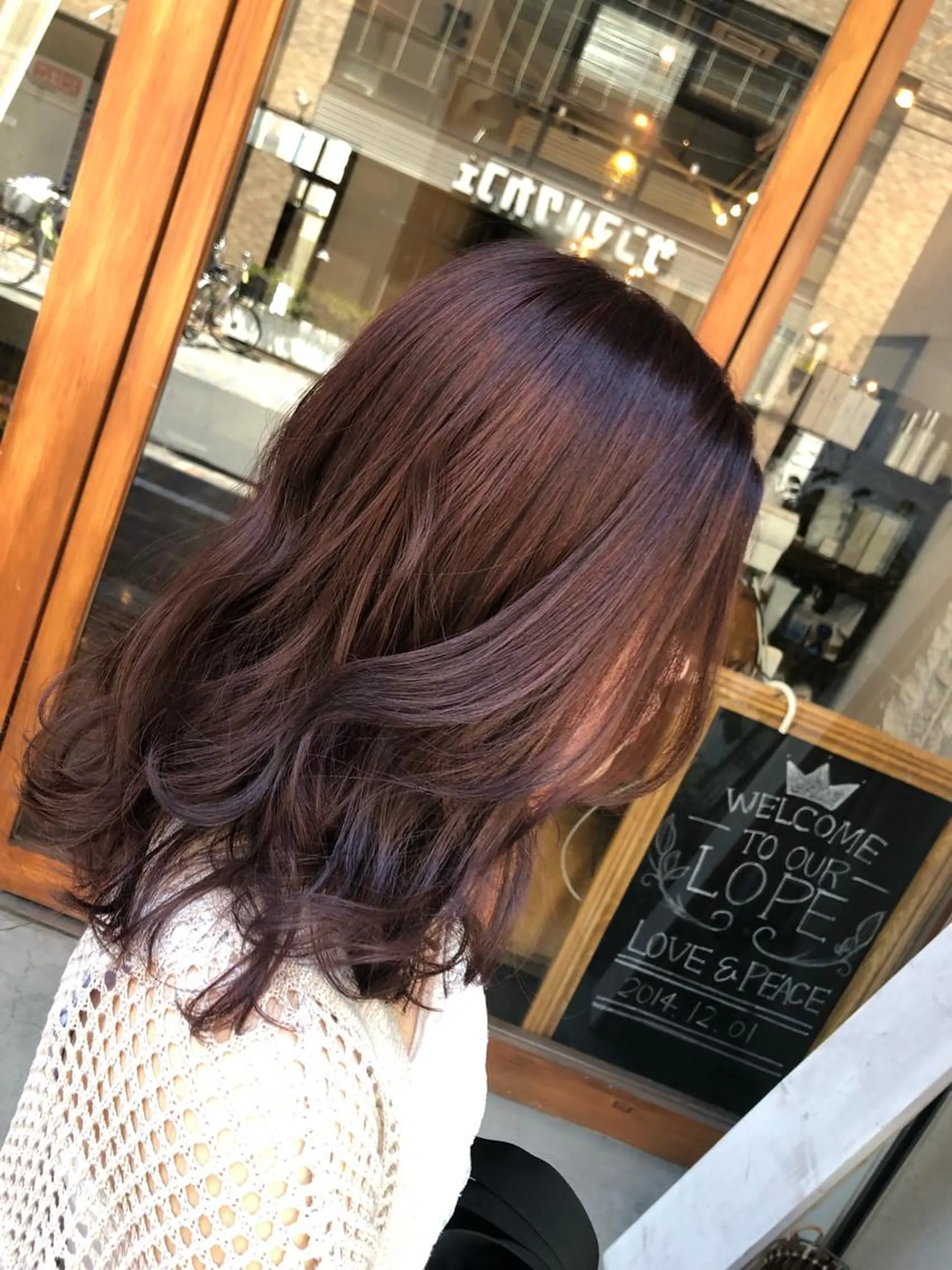 ミディアム カラー パープルカラー レッドカラー 新井 友菜のヘアスタイル