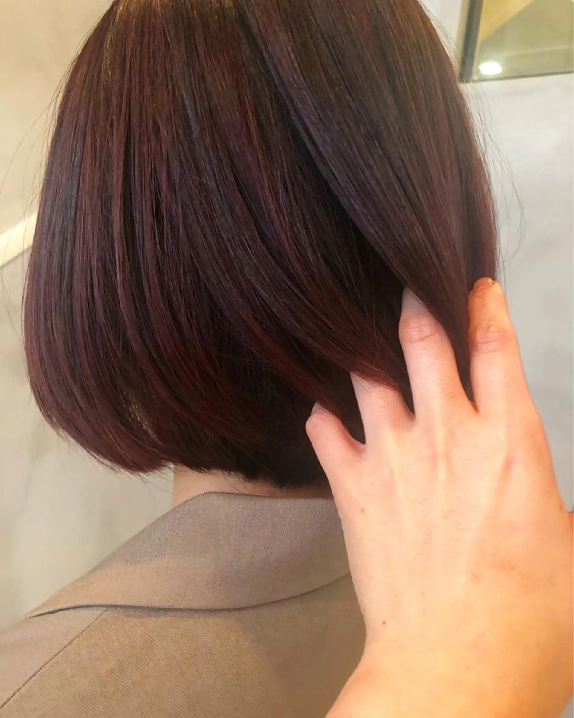 ショート カラー ボルドーカラー ボブ カット ヘアカラー トリートメント Honda Chikaのヘアスタイル