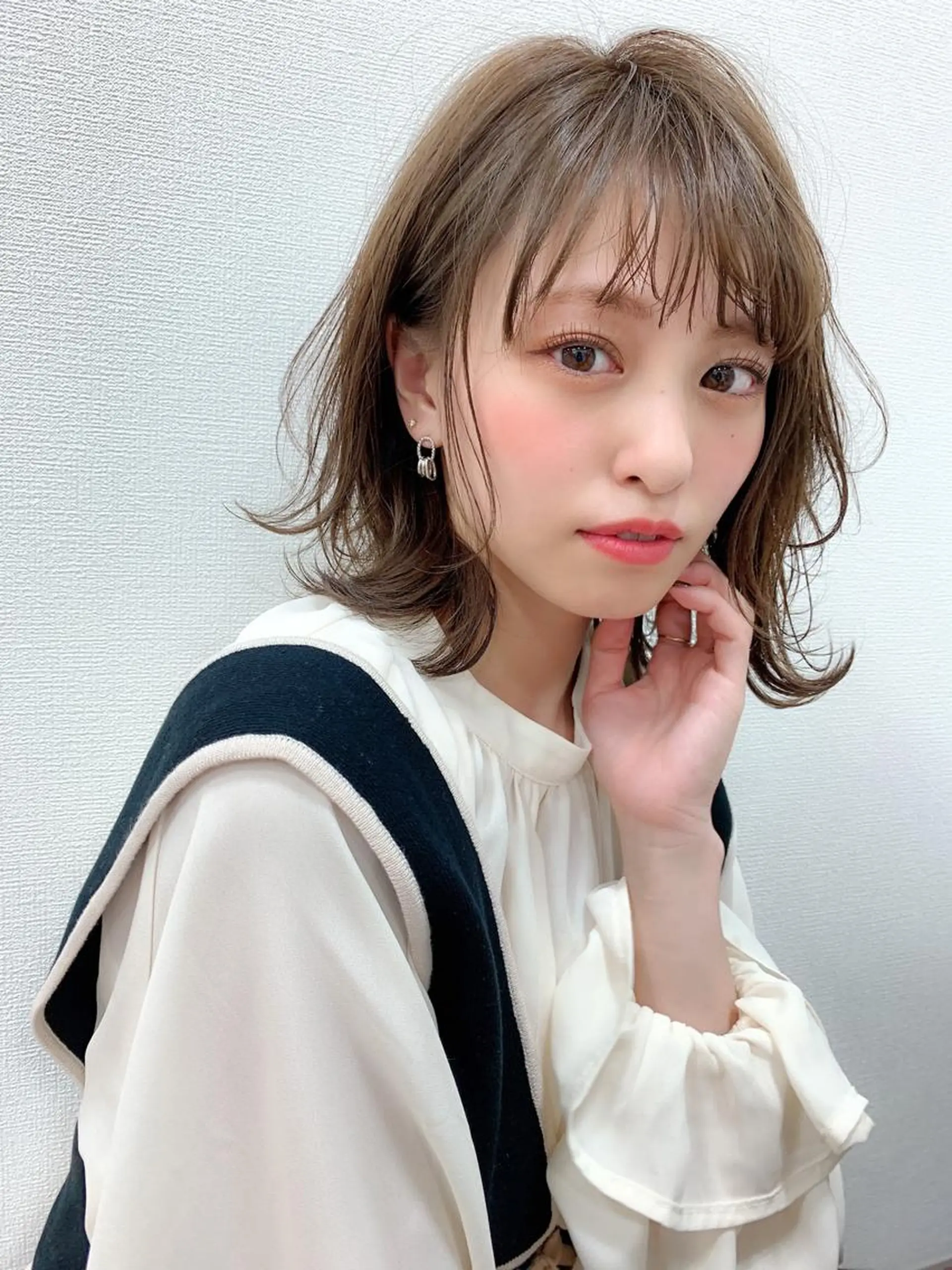 ミディアム カラー パーマ 外ハネヘア 大人かわいい💍🤍 ボブ/ショートボブのヘアスタイル