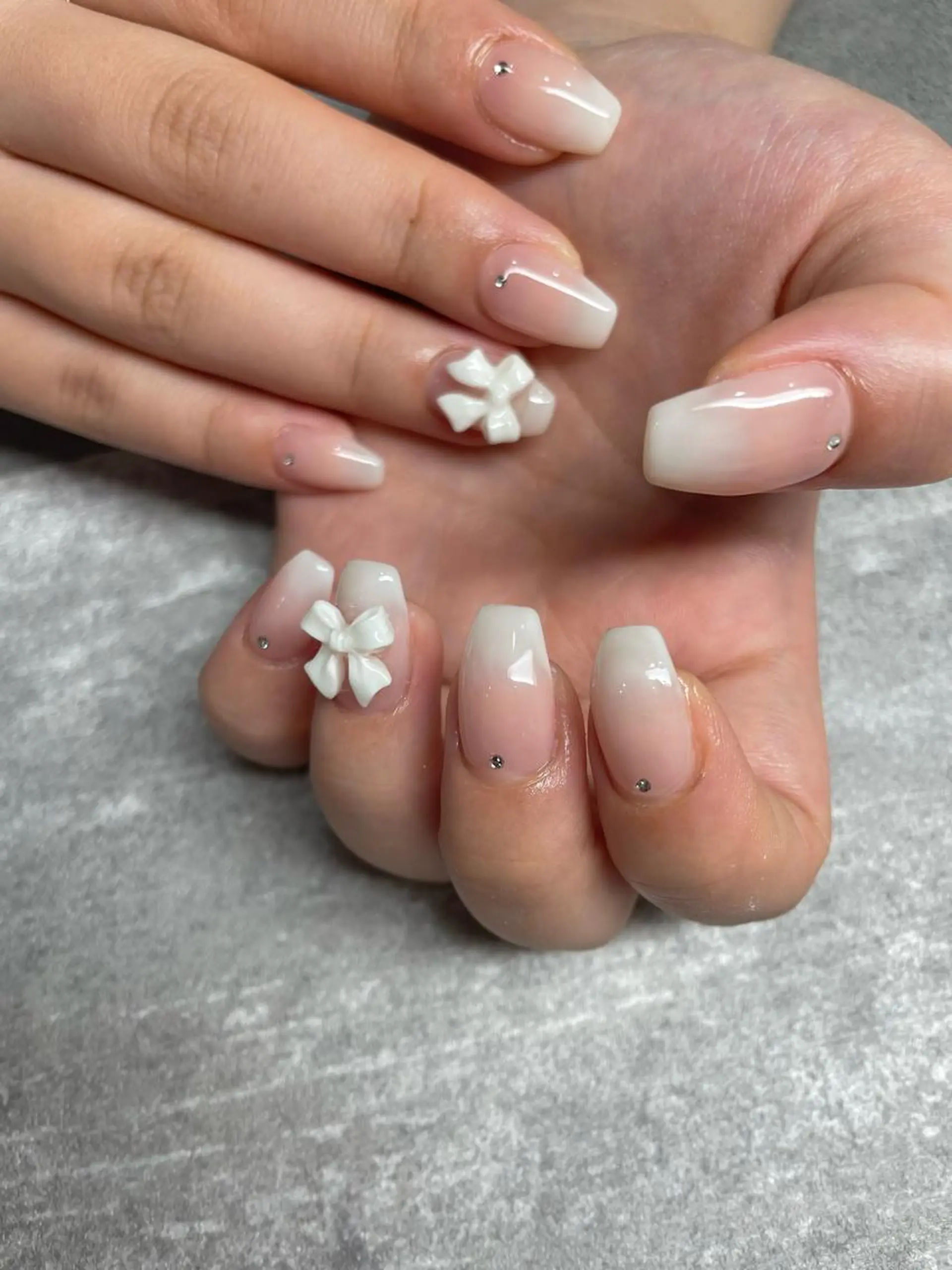 ネイル ハンドネイル フットネイル with hues AYAのネイルデザイン