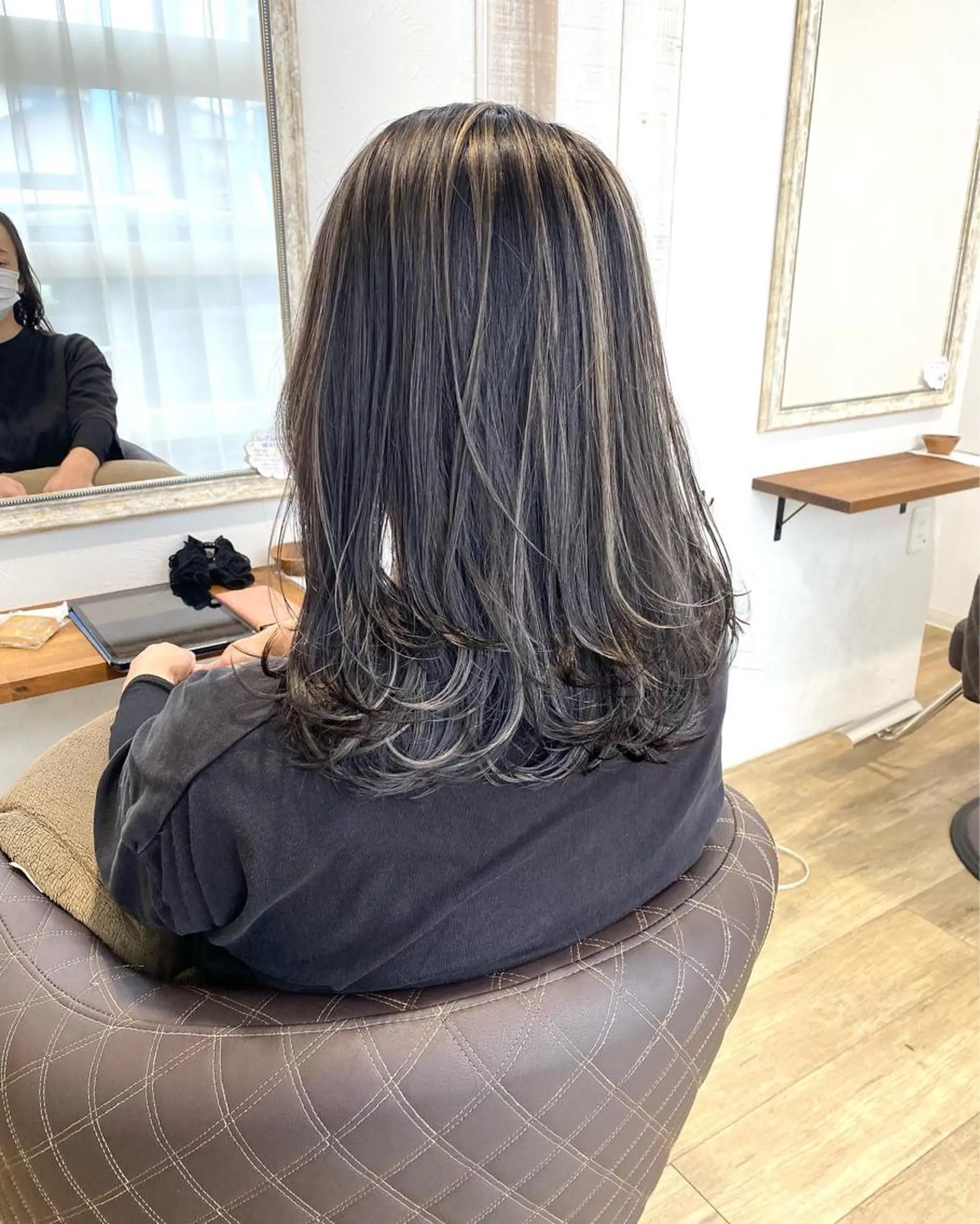 セミロング ハイライト ヘアカラー トリートメント 大橋 聖哉のヘアスタイル