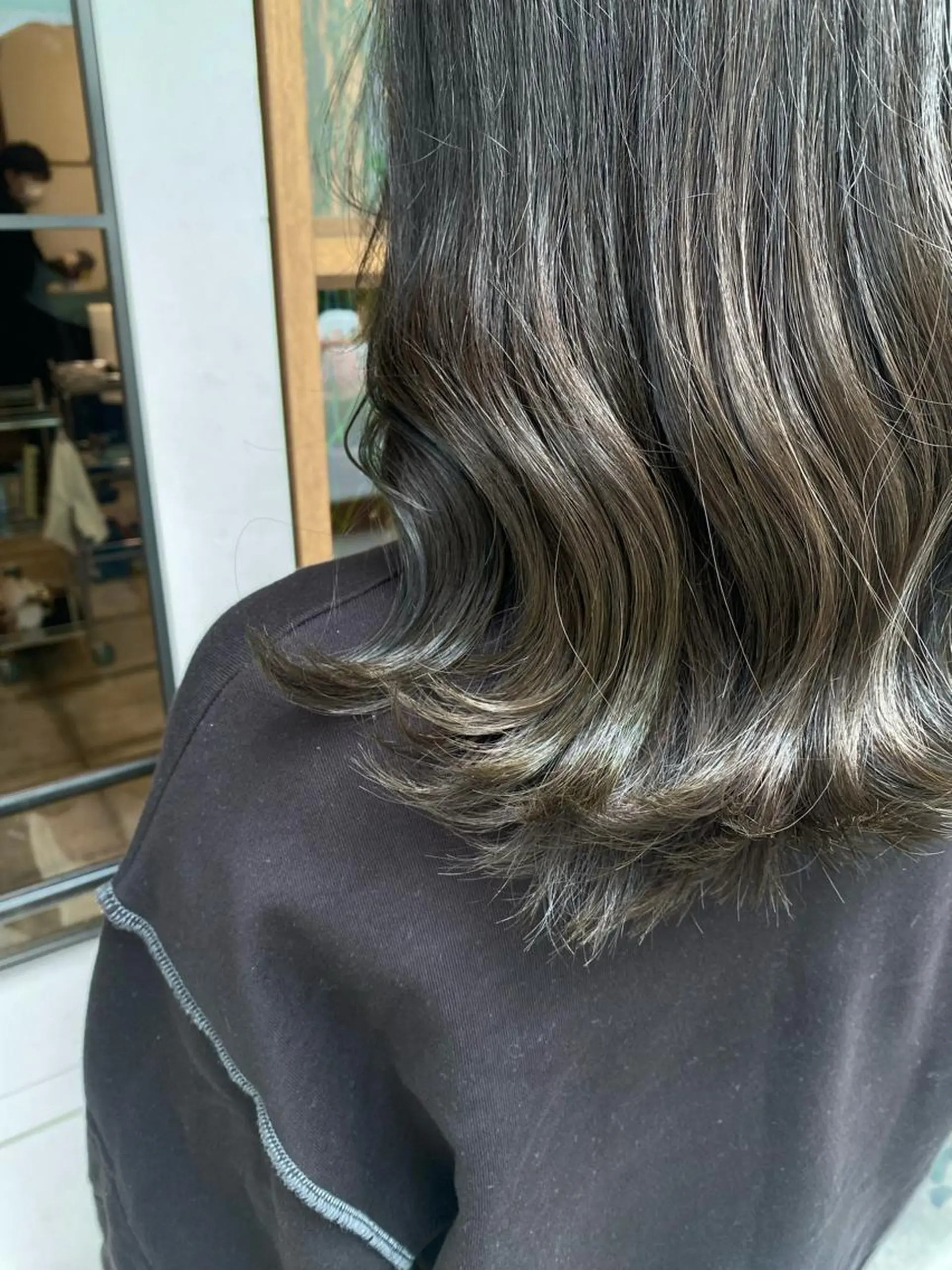 セミロング カラー カット ヘアカラー トリートメント ENIF ヤマグチアツコのヘアスタイル