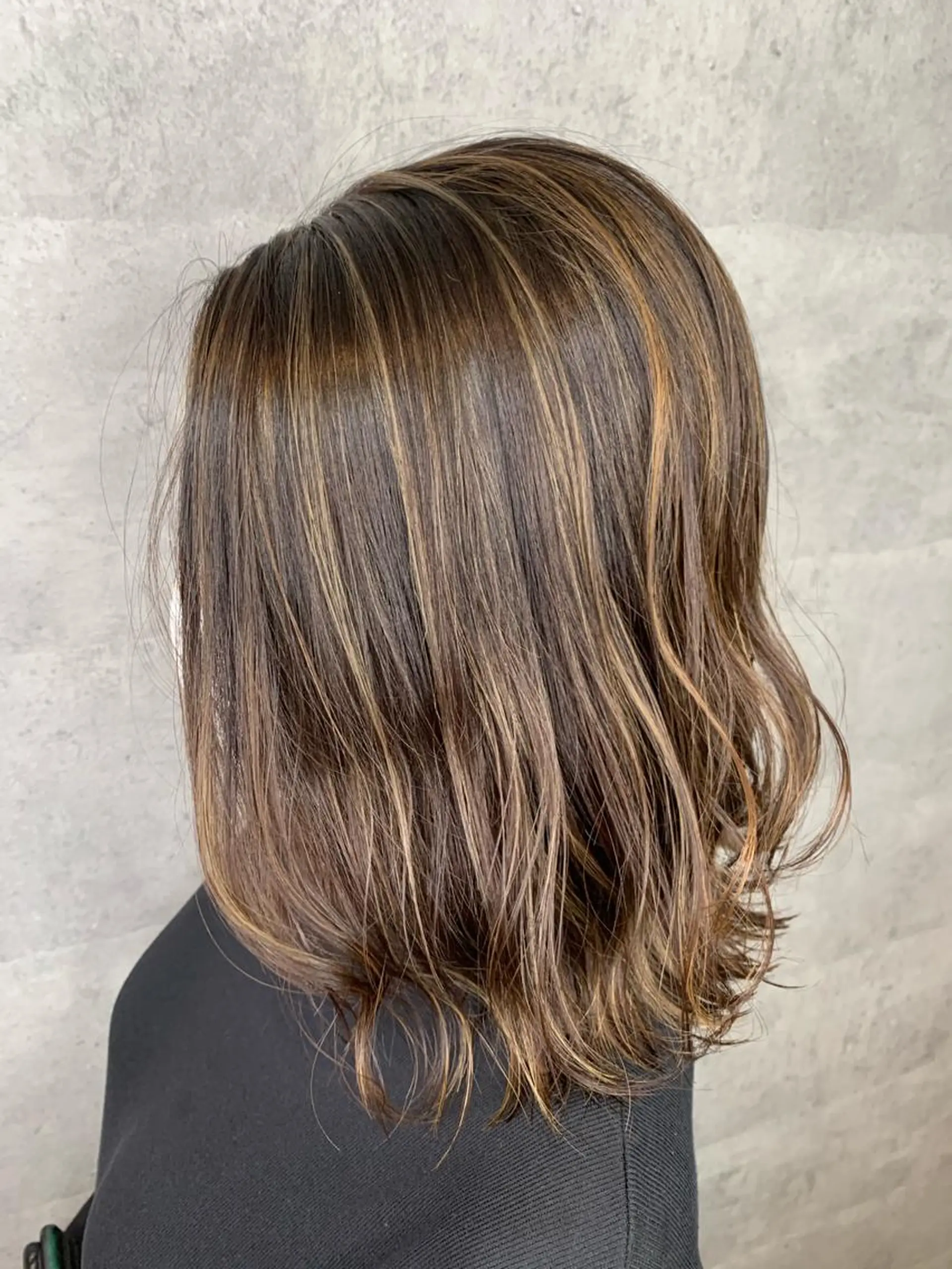 ミディアム カラー ハイライトカラー ハイライト _WHITE上本町 上本町店のヘアスタイル