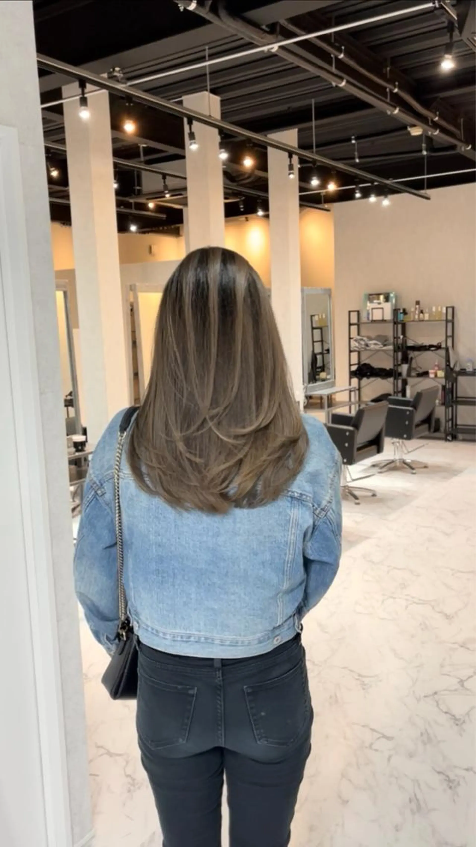 ミディアム カラー ヘアアレンジ バレイヤージュ デザインカラー ハイライトカラー 外国人風カラー ハイライト カット ヘアカラー トリートメント アンドウ ユウ/ レイヤーカット/韓国のヘアスタイル