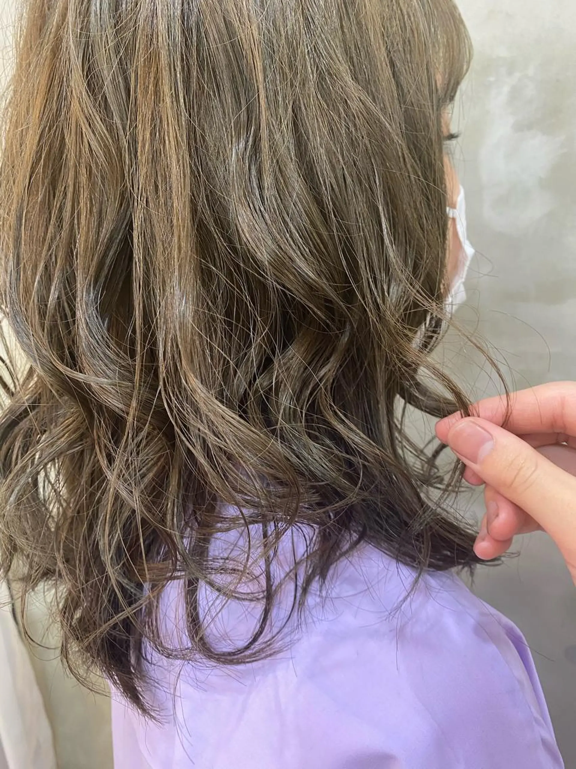 セミロング カラー ヘアアレンジ アッシュ ブリーチ ブリーチなしカラー 志賀 あずみのヘアスタイル