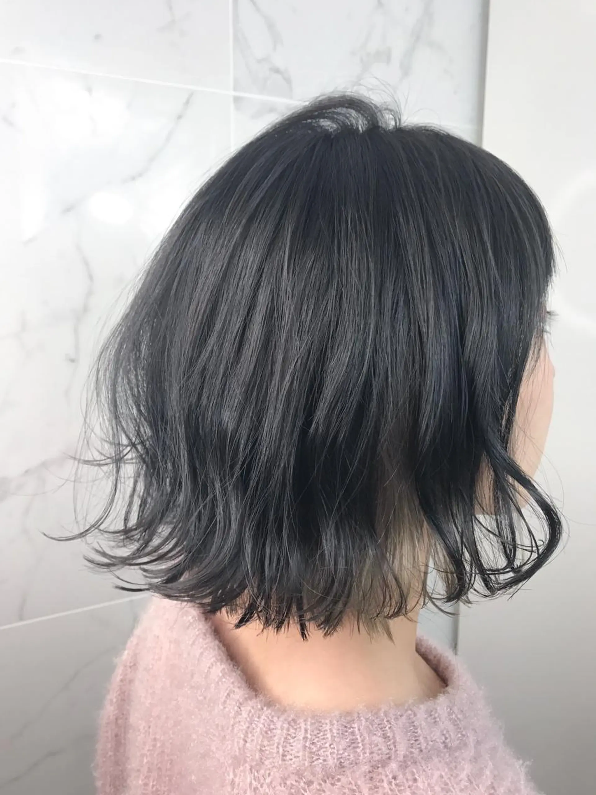 ミディアム カラー ヘアアレンジ ダークグレー インナーカラー カット ヘアカラー トリートメント 今井 由佳のヘアスタイル