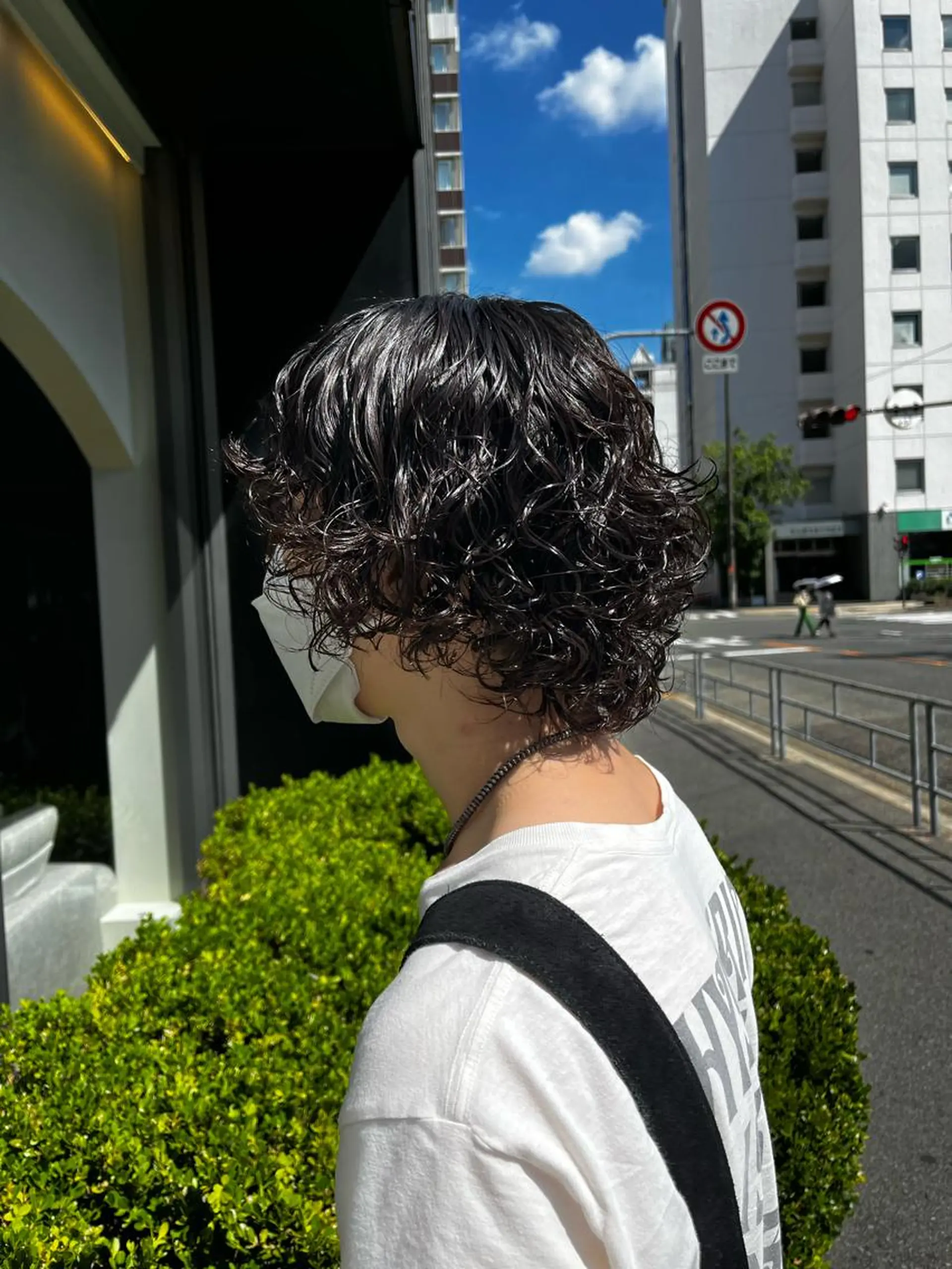 セミロング パーマ メンズ フェードカット メンズハイトーン メンズパーマ セミロングパーマ &CREW スタッフのヘアスタイル