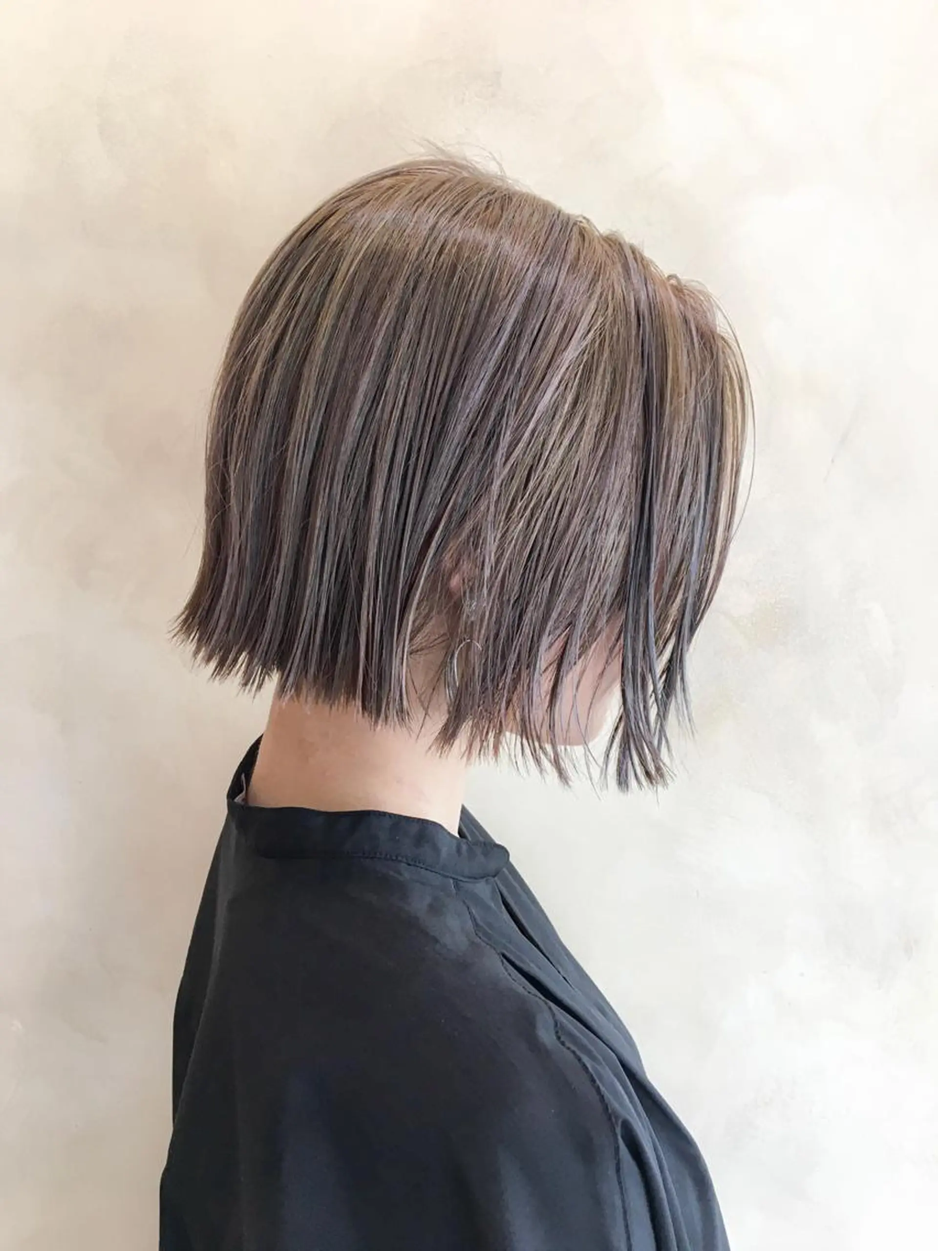 ショート カラー ブリーチ ケアブリーチ 透明感カラー グレージュ ボブ kiki所属・中田 敏明のヘアスタイル