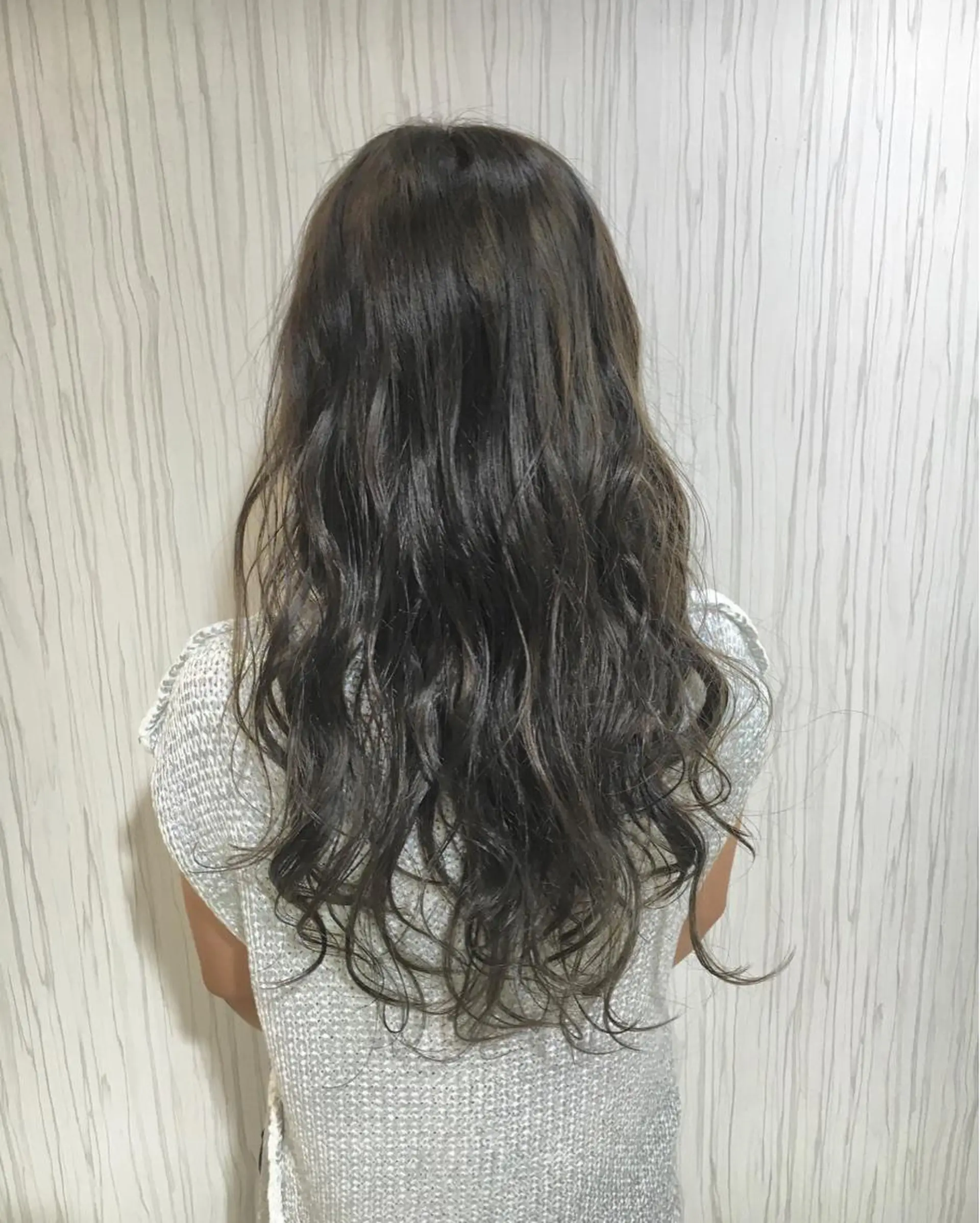 セミロング ロング カラー パーマ ヘアアレンジ グレージュ カーキグレージュ ✨艶髪✨透明感✨ 山内大樹のヘアスタイル