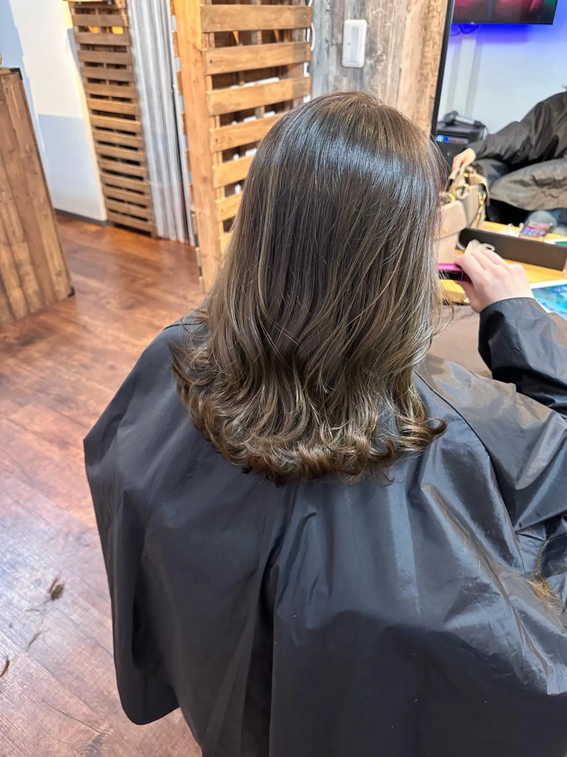 セミロング カラー アッシュ カット ヘアカラー Luzir⭐︎ GEN⭐︎のヘアスタイル