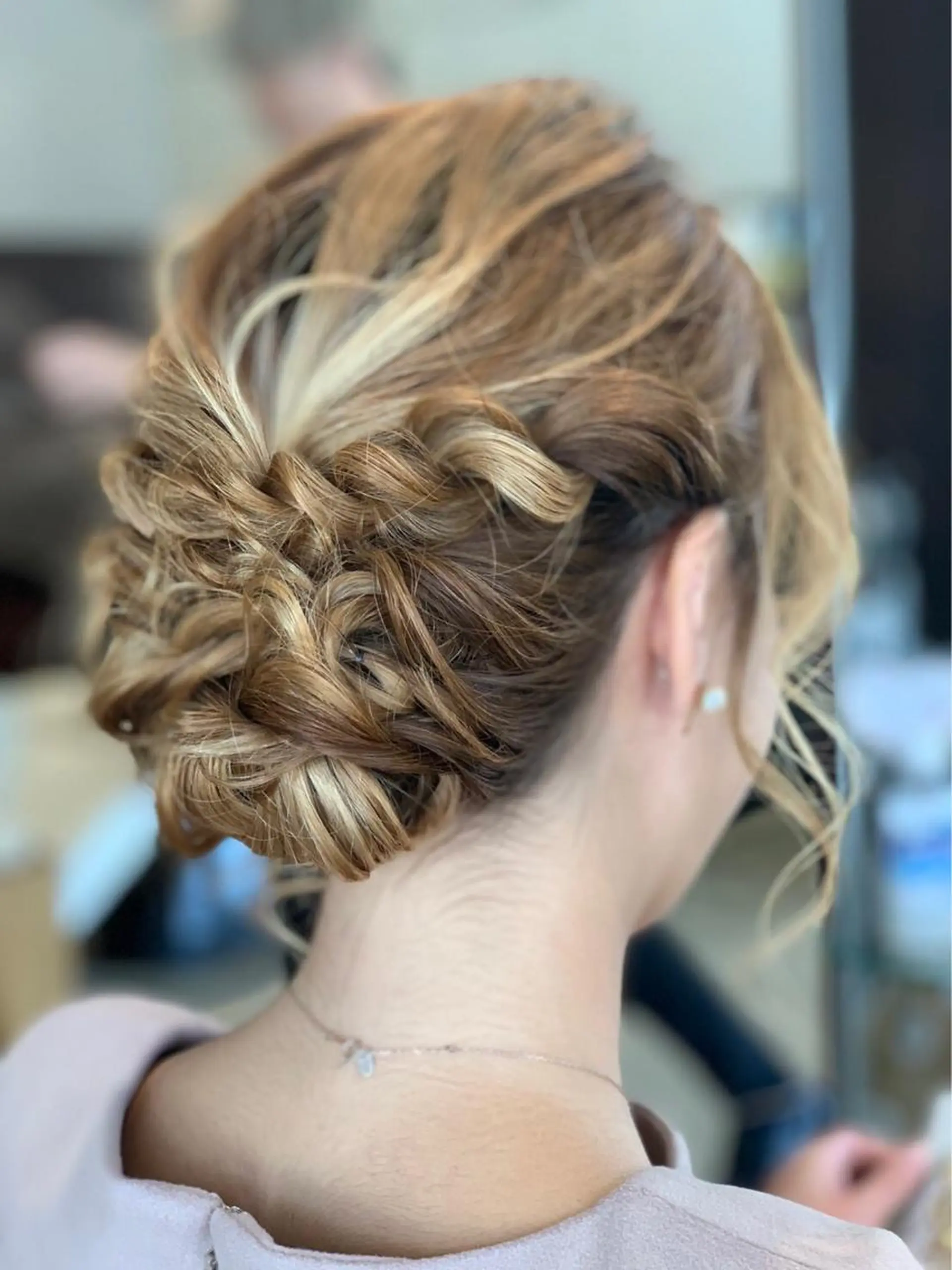 ロング ヘアアレンジ newi saLyu 片岡ふきのヘアスタイル