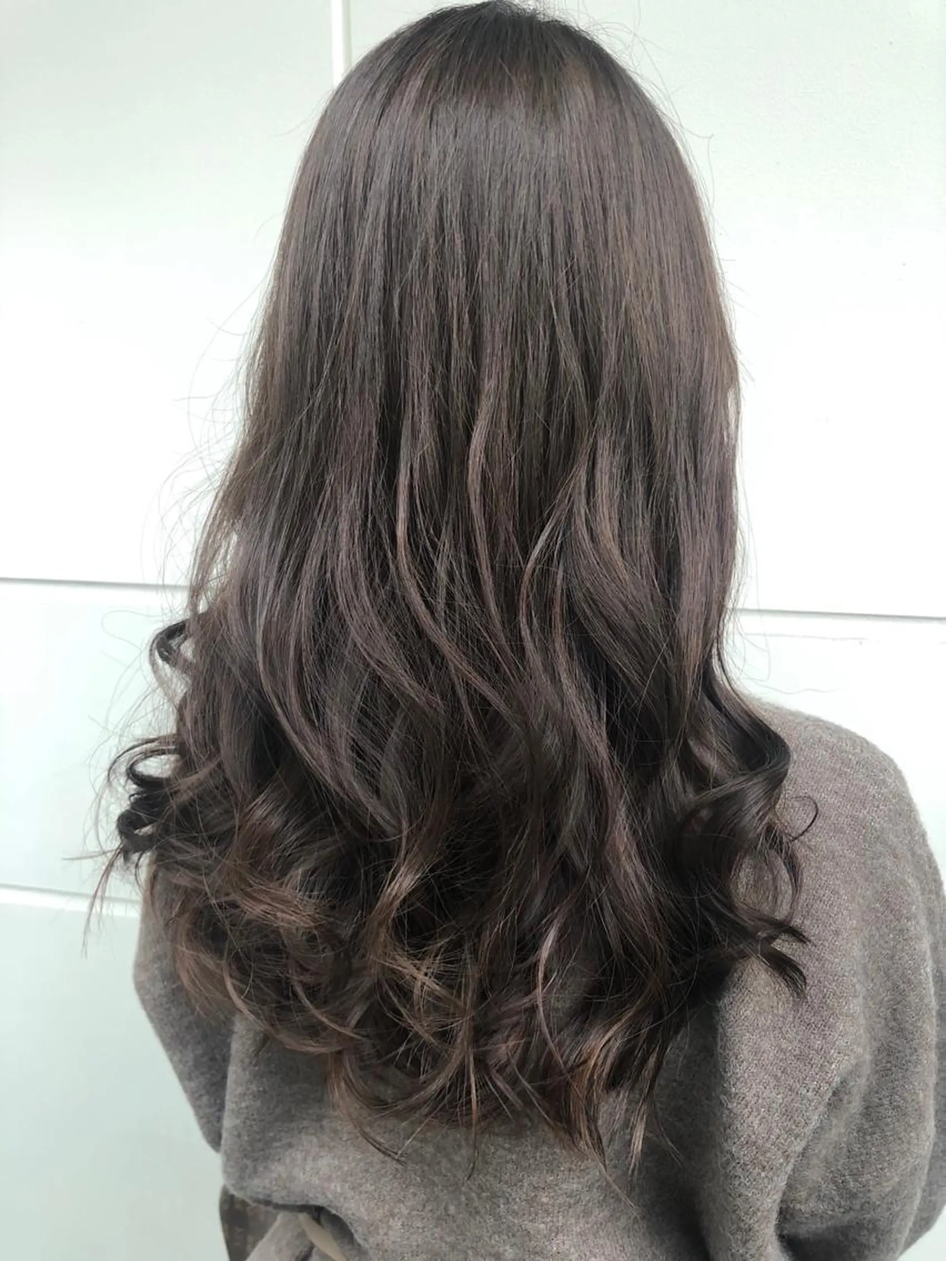 セミロング カラー こやま りほのヘアスタイル