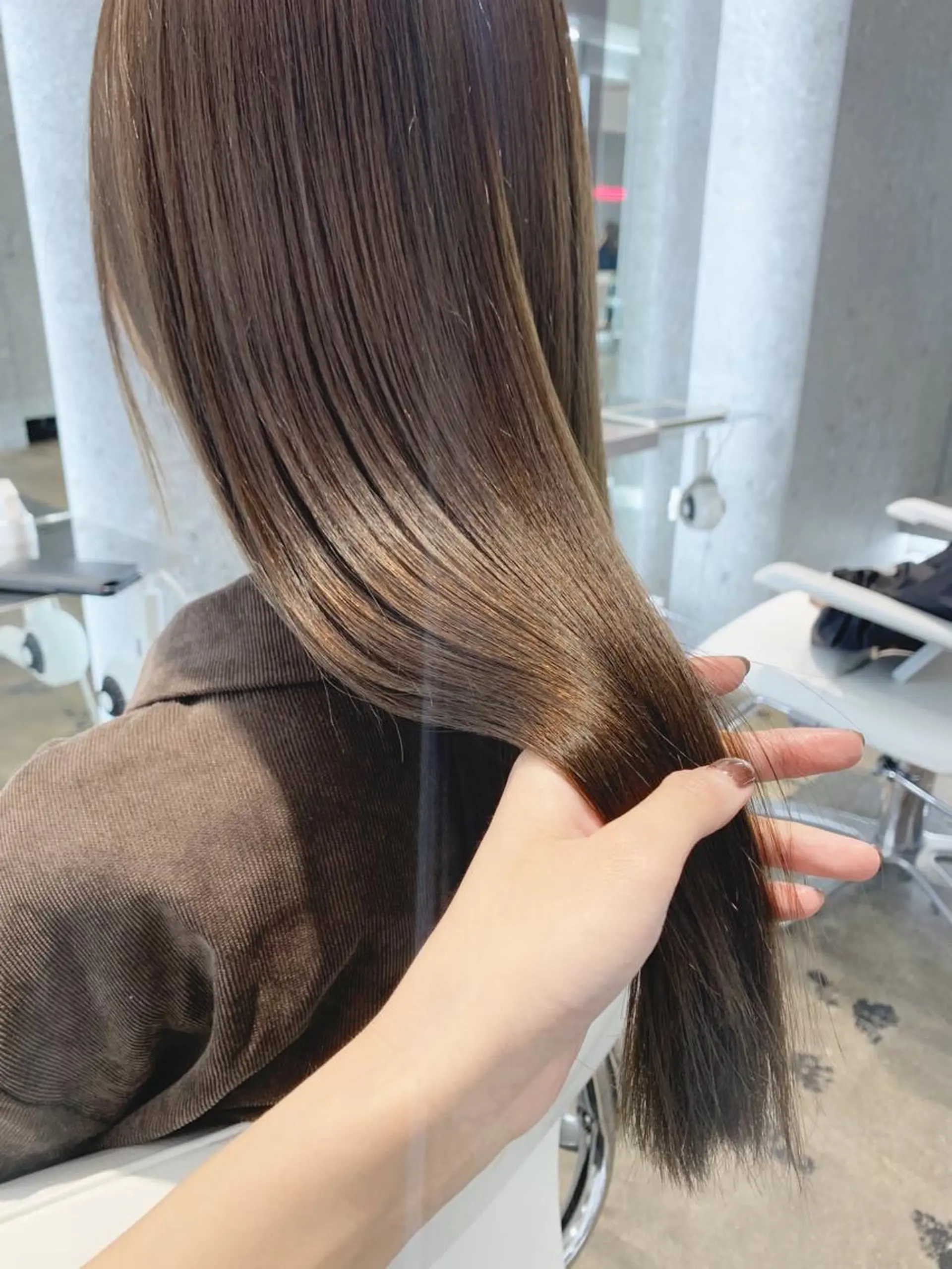 ロング カラー ベージュカラー オリーブベージュ ヘアカラー トリートメント PHIDGE所属・山下 千明のヘアスタイル