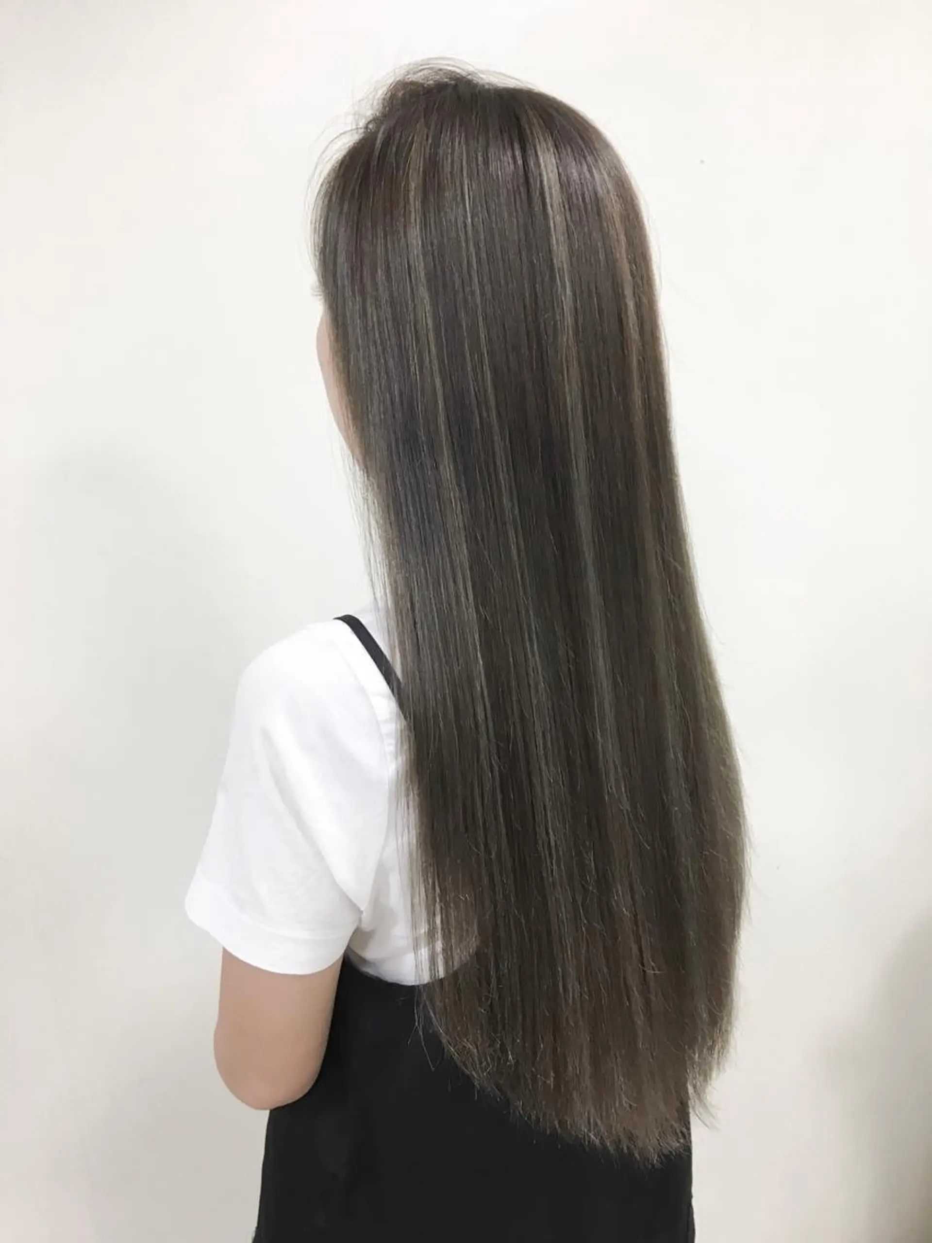 ロング カラー グレージュ ハイライトカラー ハイライト カット ヘアカラー トリートメント Beach 代表 KENTAのヘアスタイル