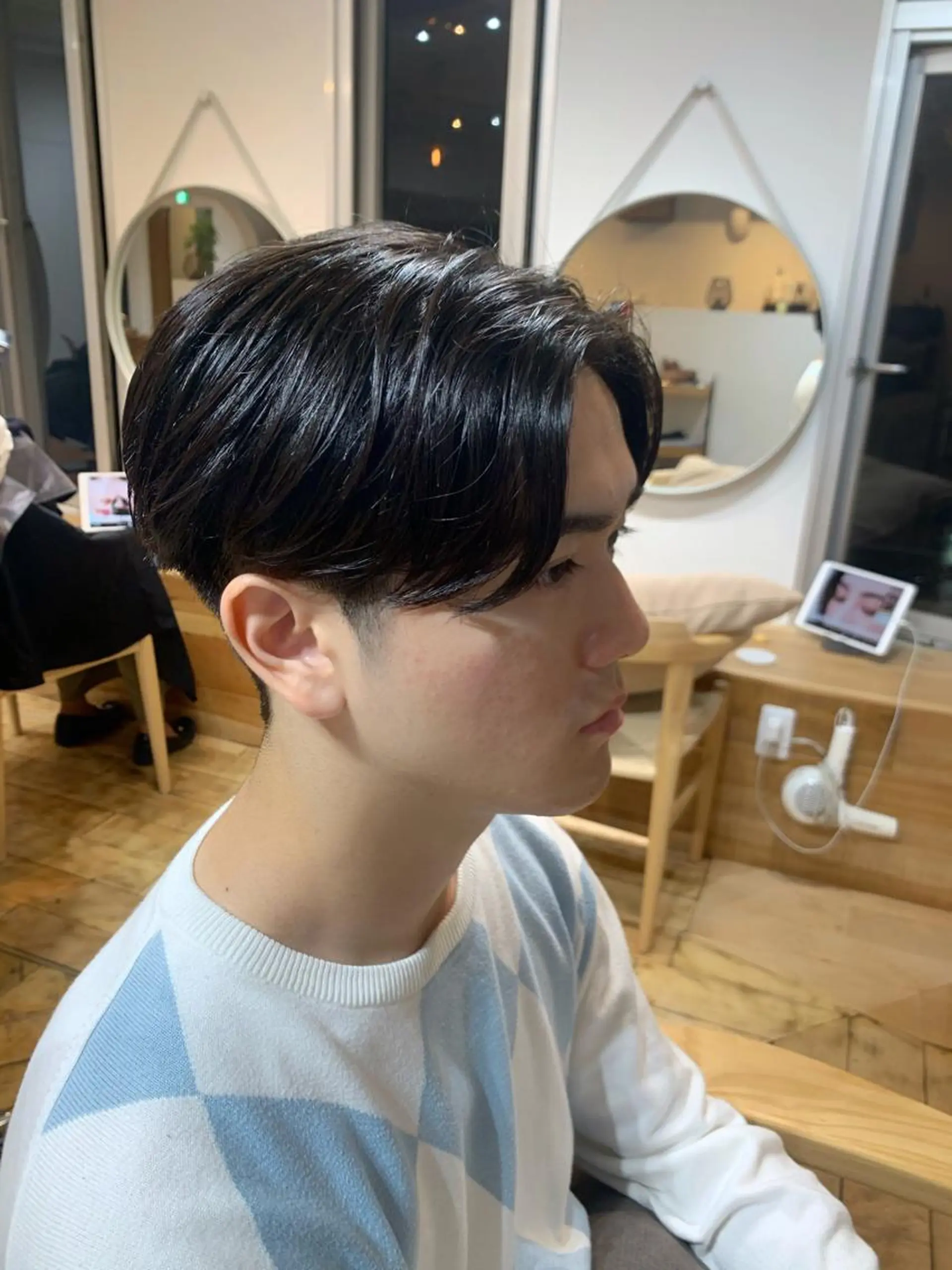 ショート メンズ センターパート メンズパーマ カット ヘアセット メンズStylist 山根慧のヘアスタイル