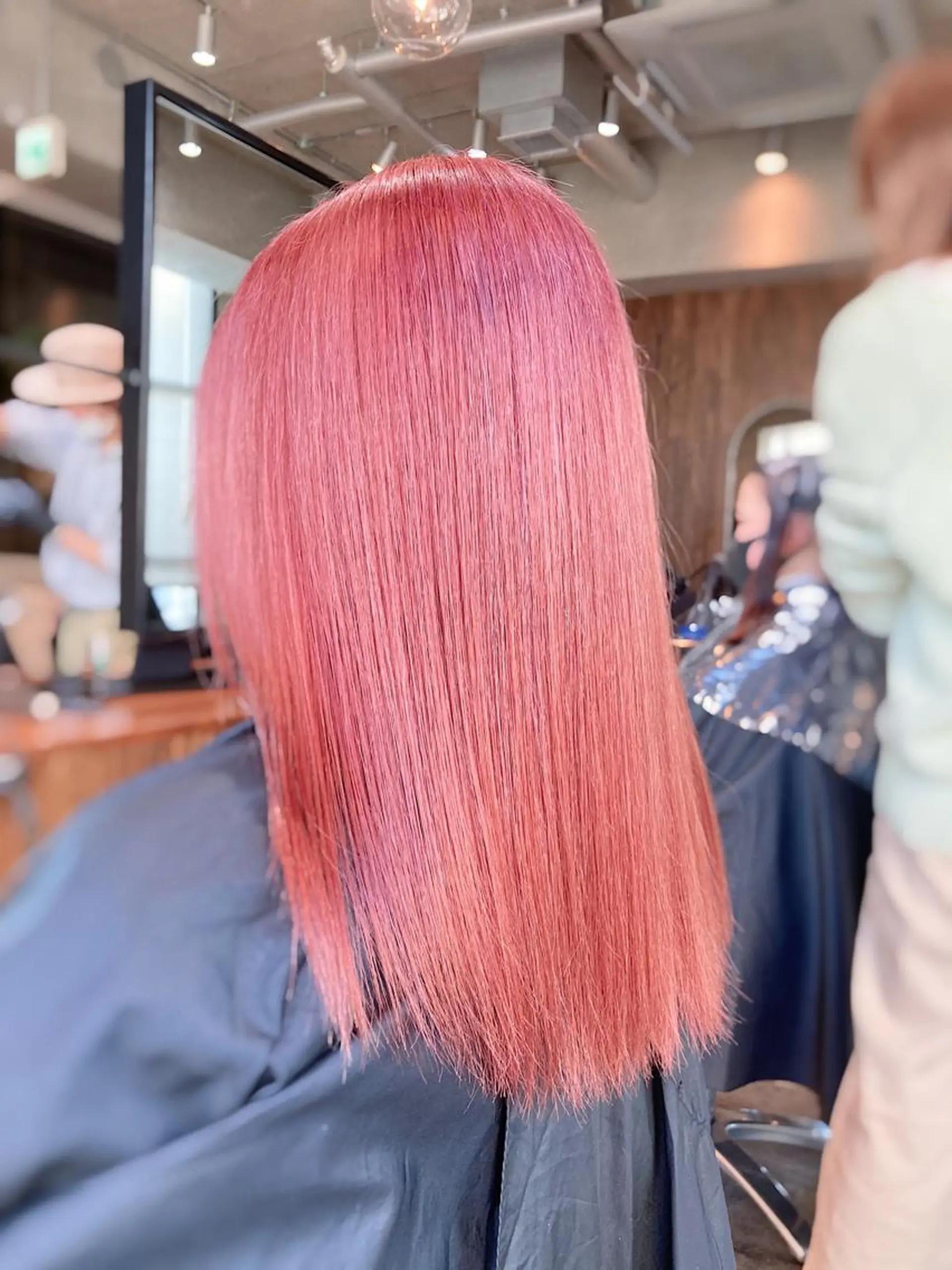 セミロング カラー ベージュカラー ミルクティーベージュ ピンクカラー 波巻きスパイラルパー マ/シャドウパーマ駿のヘアスタイル