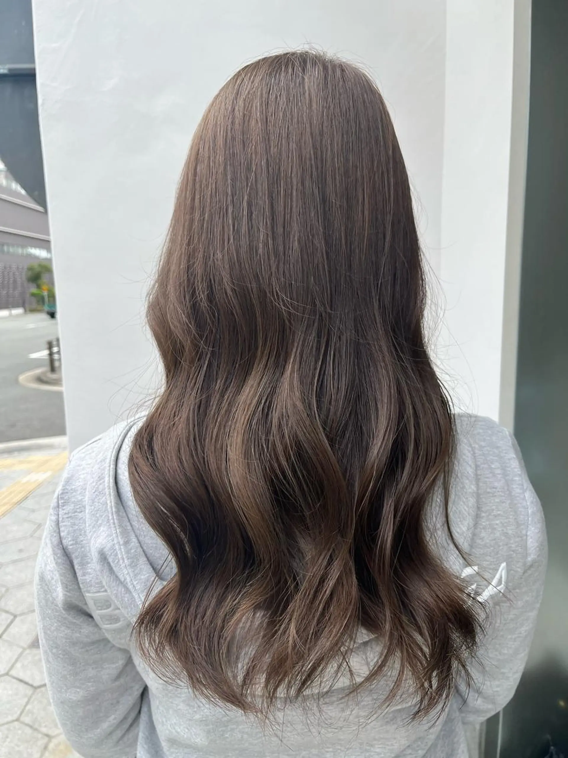 ロング アッシュ カット ヘアカラー トリートメント 三好 菜月のヘアスタイル