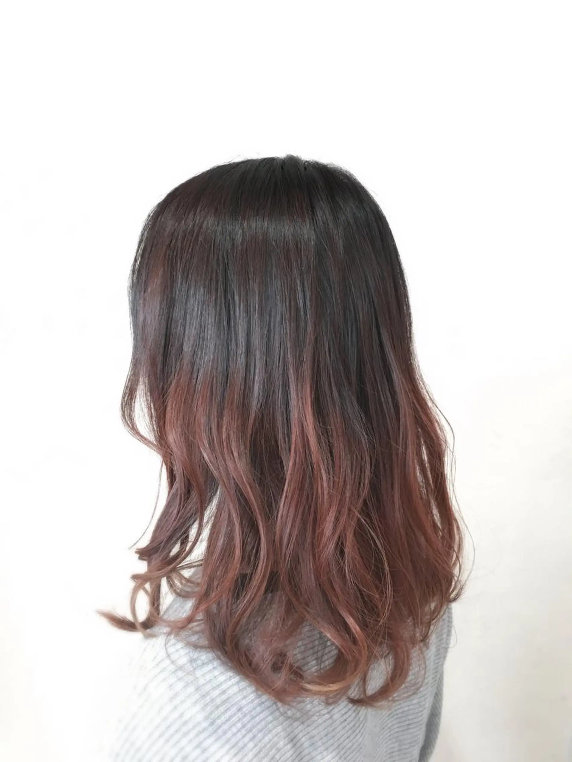 セミロング カラー グラデーションカラー ヘアカラー タワラ ソウタ Directorのヘアスタイル