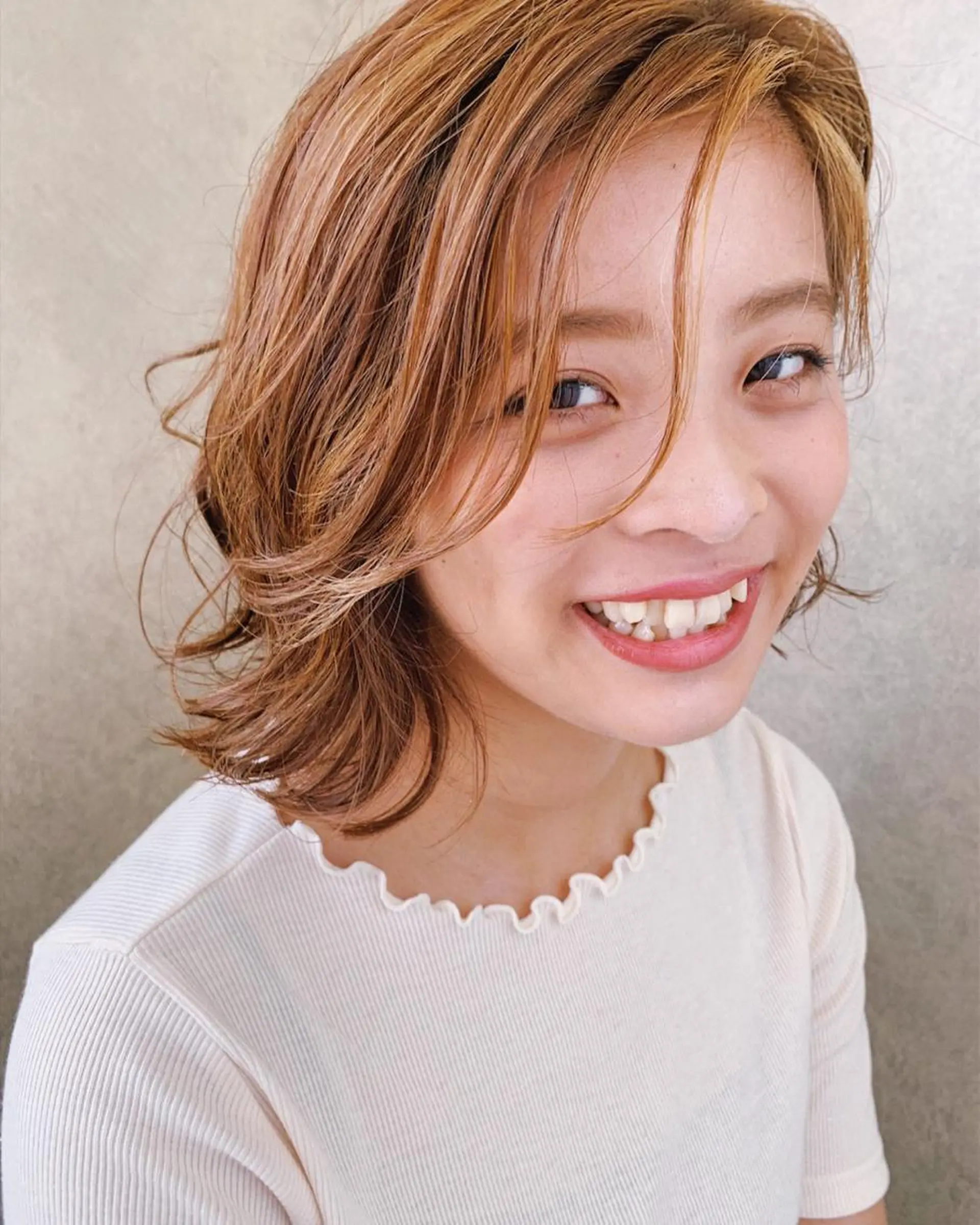 ミディアム カラー パーマ ROOTS martinのヘアスタイル