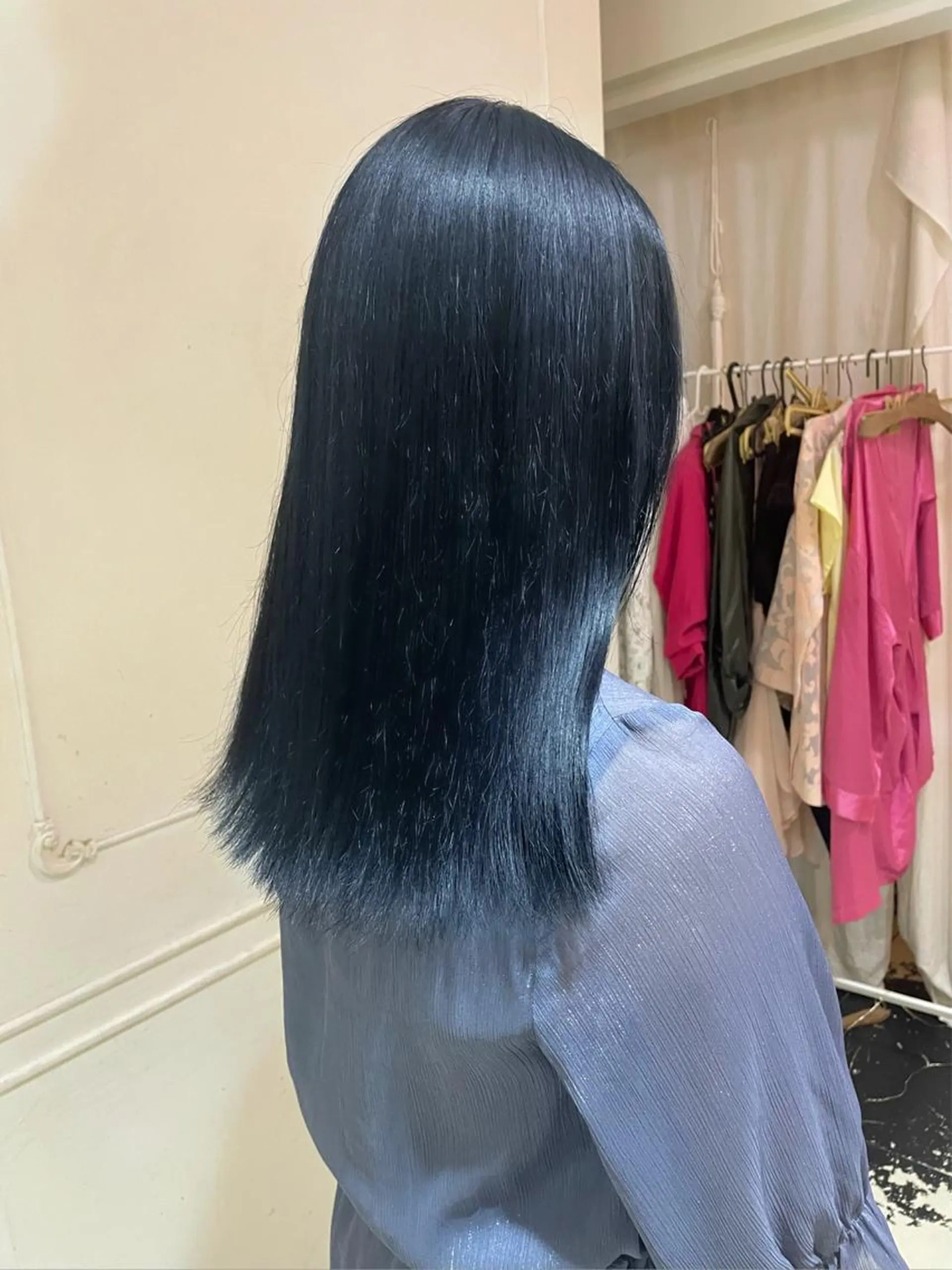 セミロング カラー 黒髪 ブルーカラー ブルーブラック シルバー アオキ リノのヘアスタイル