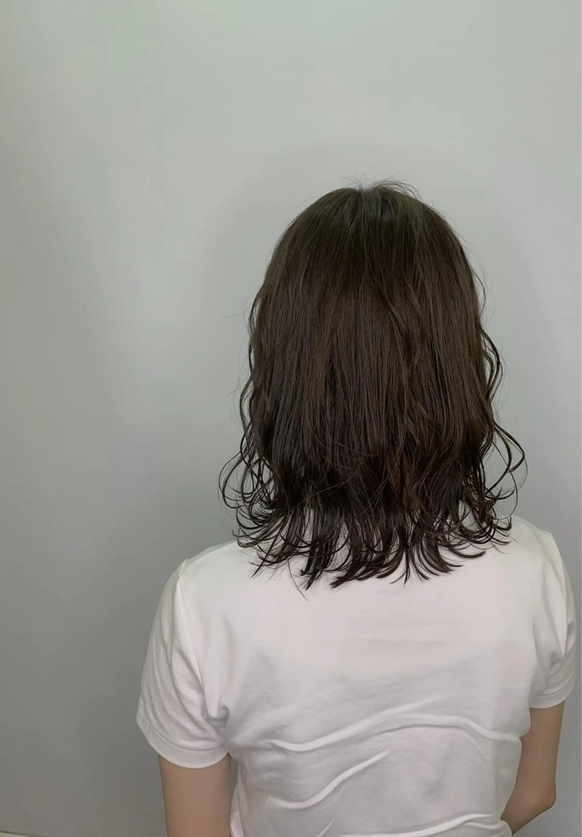 セミロング カラー 西村 真実子のヘアスタイル