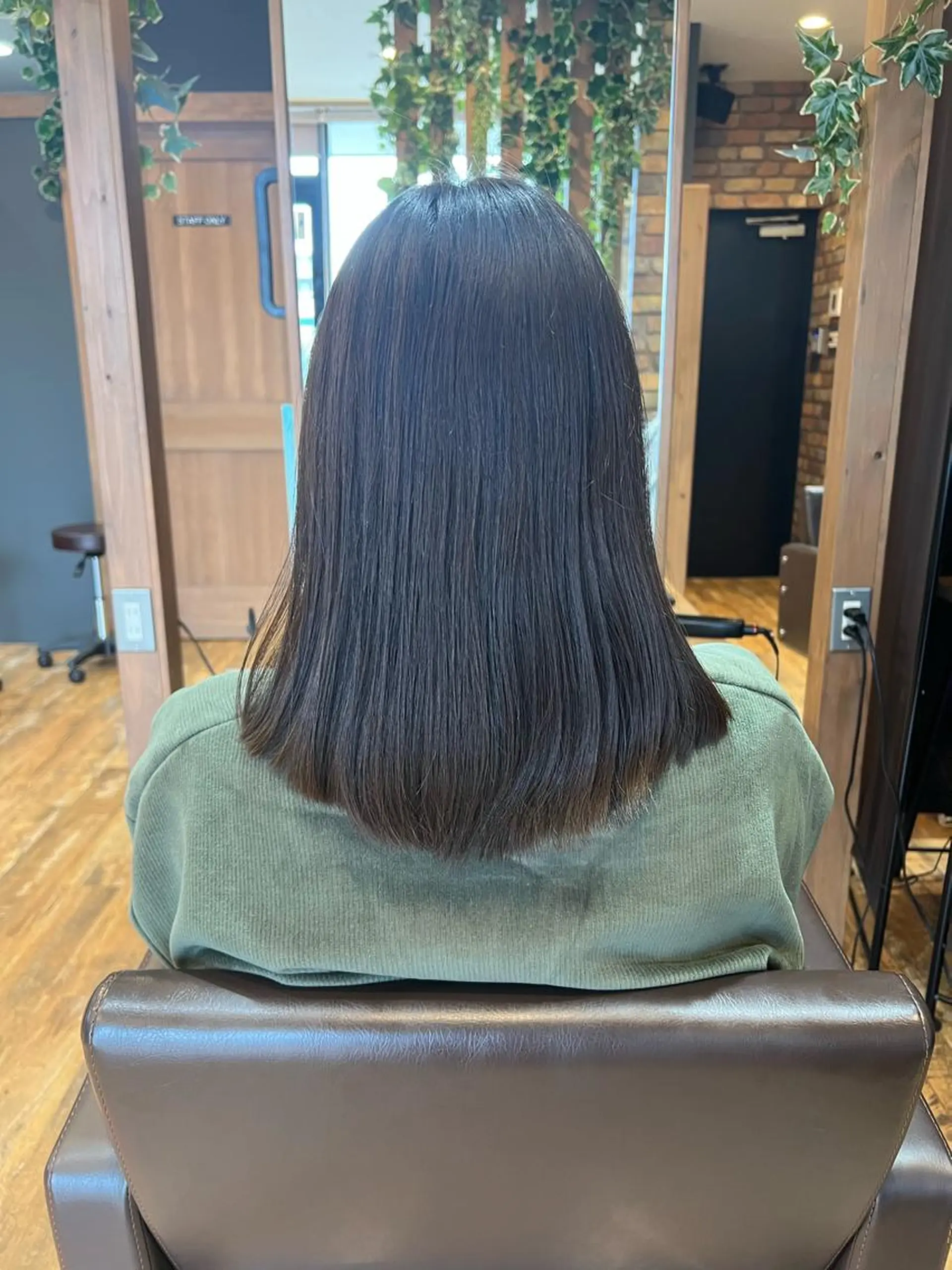 ミディアム 山口 日和のヘアスタイル