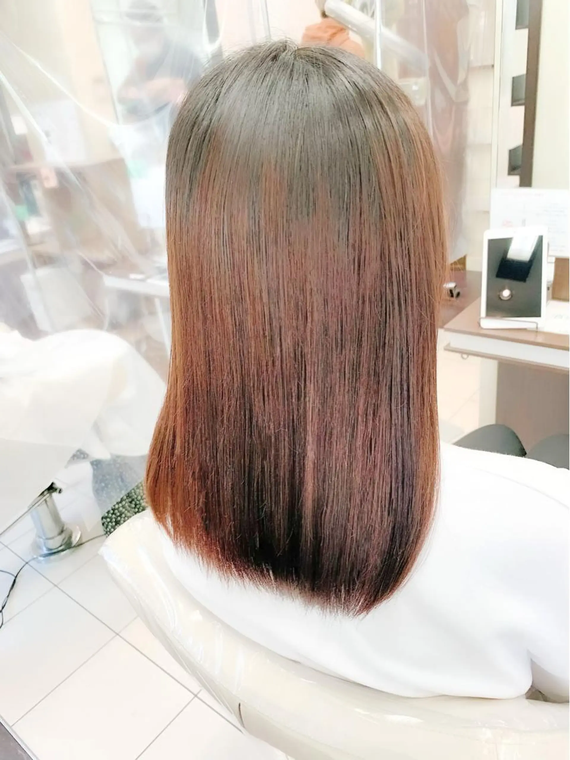 セミロング パーマ ブリーチでもできる 縮毛矯正相原慎🌈のヘアスタイル