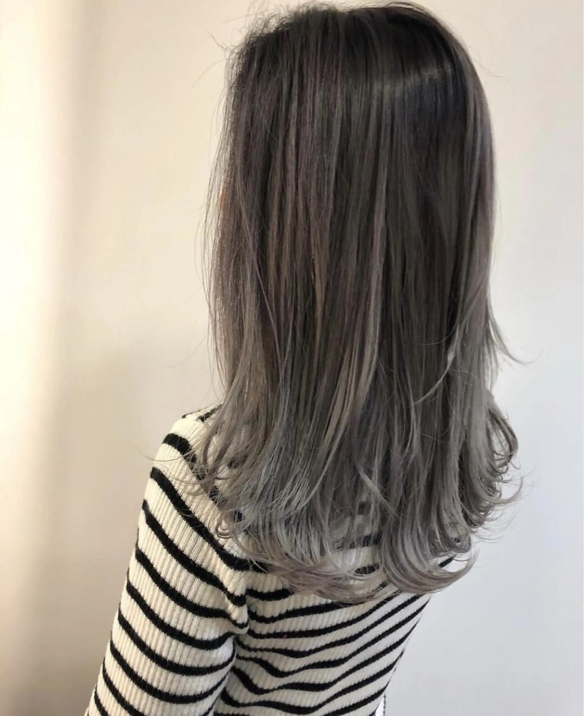 ミディアム カット ヘアカラー トリートメント ele naのヘアスタイル