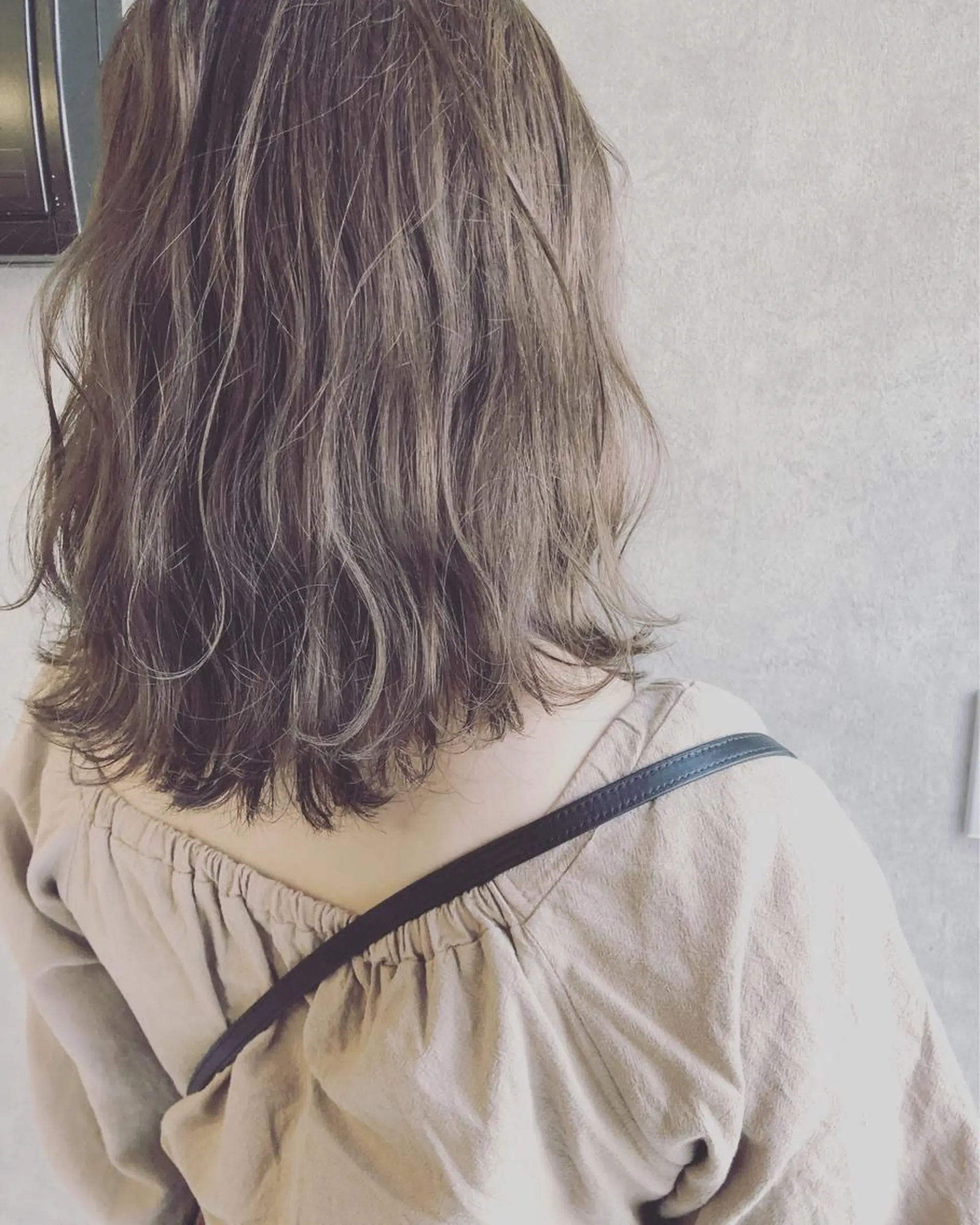 セミロング カラー 顔周りレイヤー/韓国 ブリーチminamiのヘアスタイル