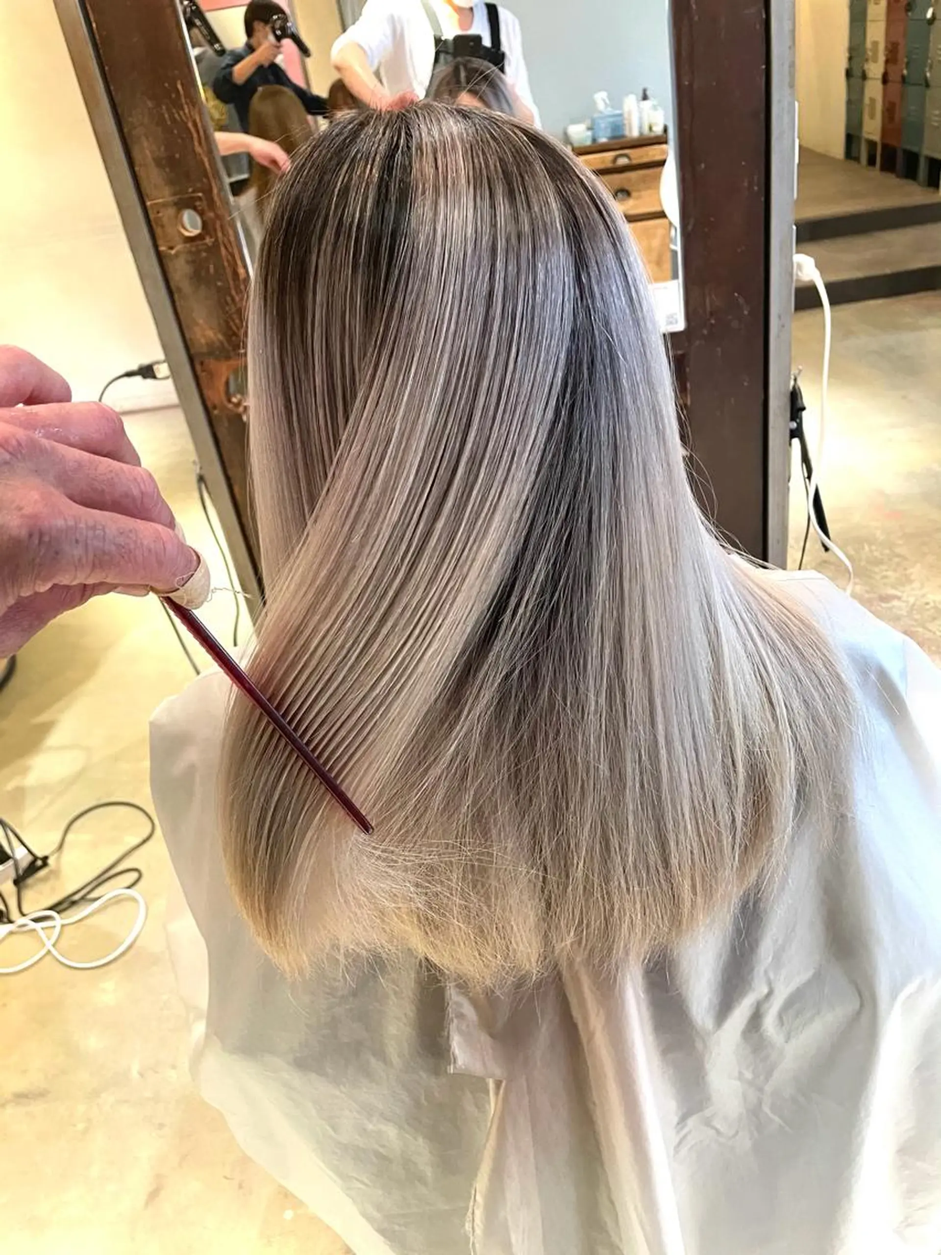 ミディアム カラー ブリーチ ヘアカラー トリートメント ケア剤オタク×海外 ヘア長谷川裕起のヘアスタイル