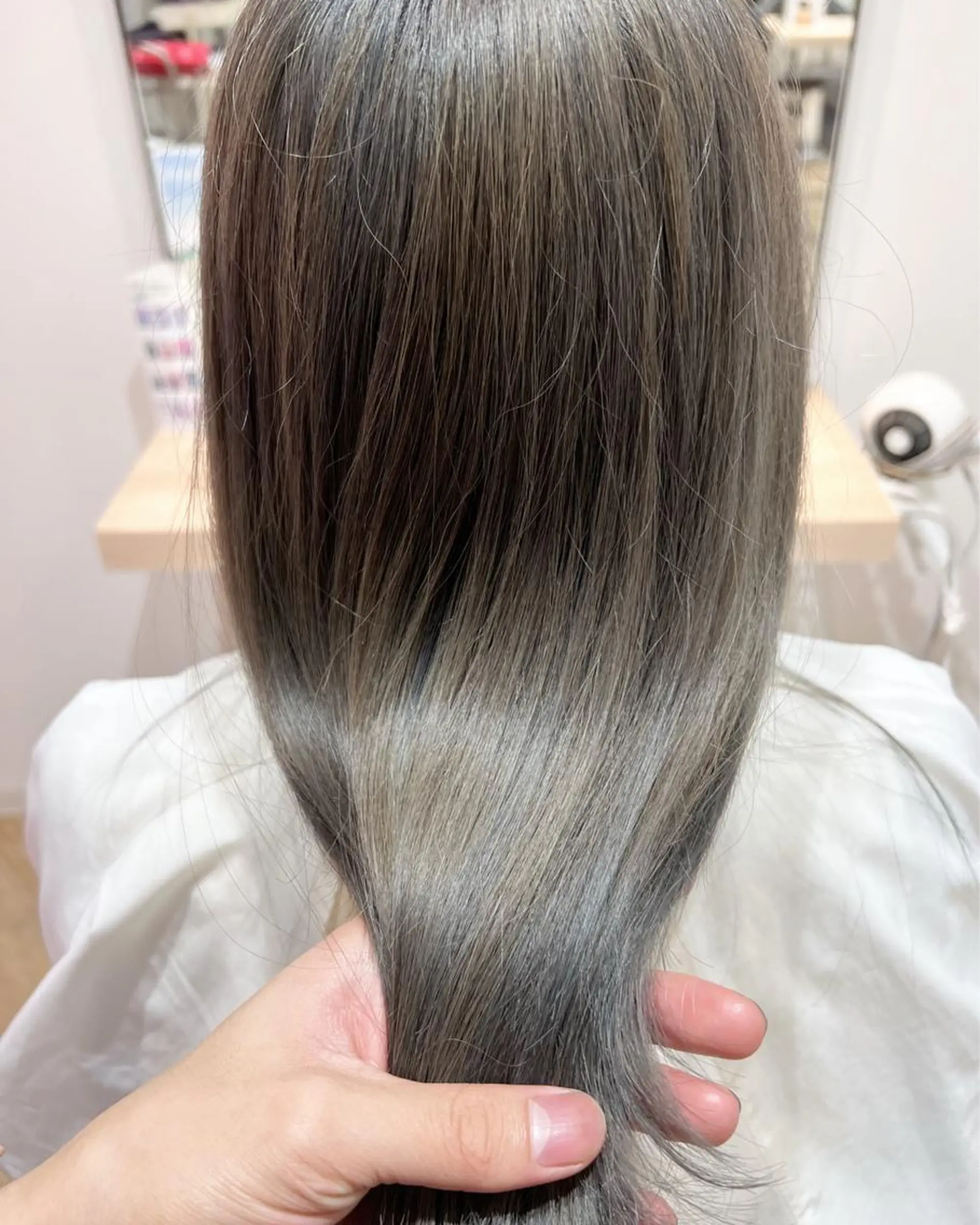 セミロング カラー ブリーチ 髪質改善 白髪ぼかし/髪質改善 梅原響輝のヘアスタイル