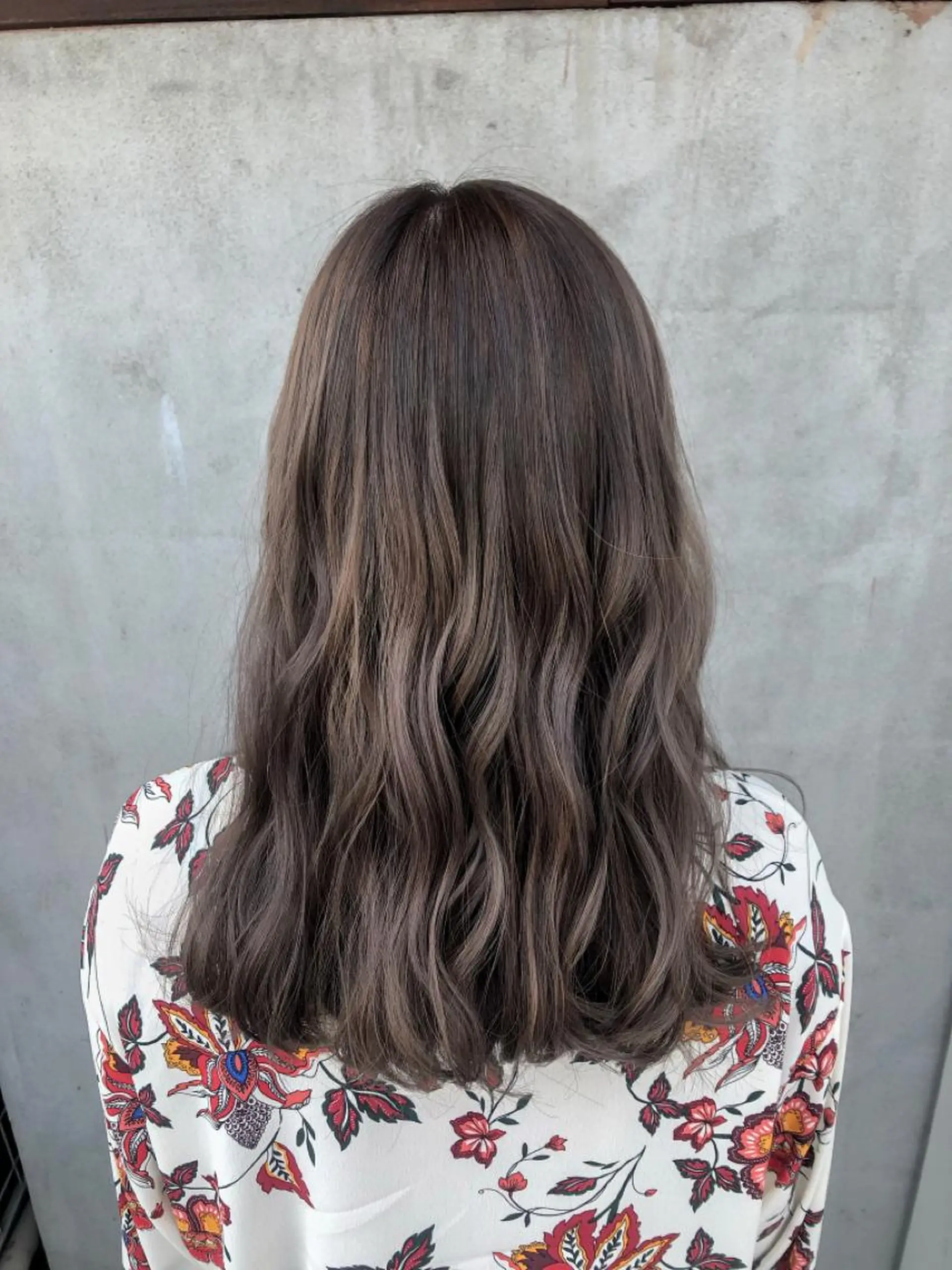 ロング カラー 透明感カラー グレージュ ヘアカラー 佐藤 美聡のヘアスタイル
