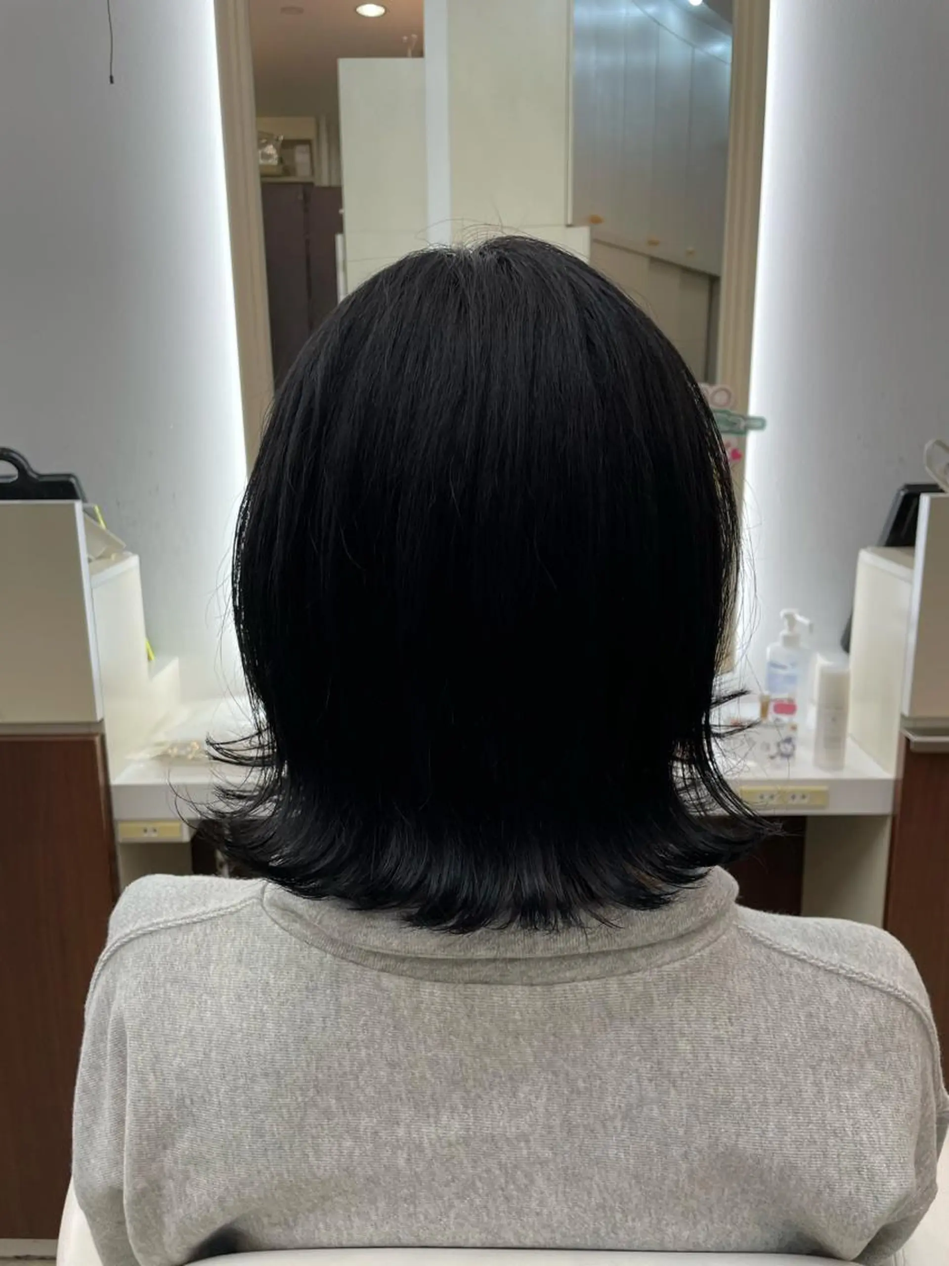 ミディアム カラー 黒髪 ブルーカラー ブルーブラック ネイビーカラー 豊田 智美のヘアスタイル