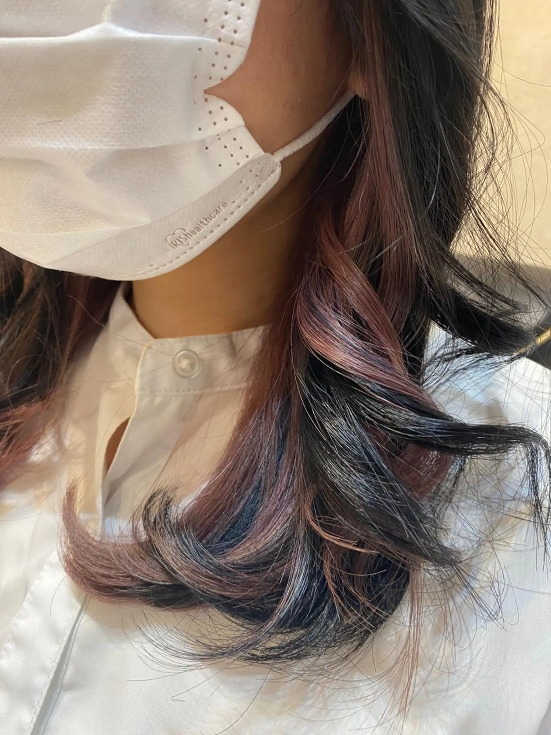 ミディアム カラー ハイトーン/レイヤー 似合わせ・ユキノのヘアスタイル