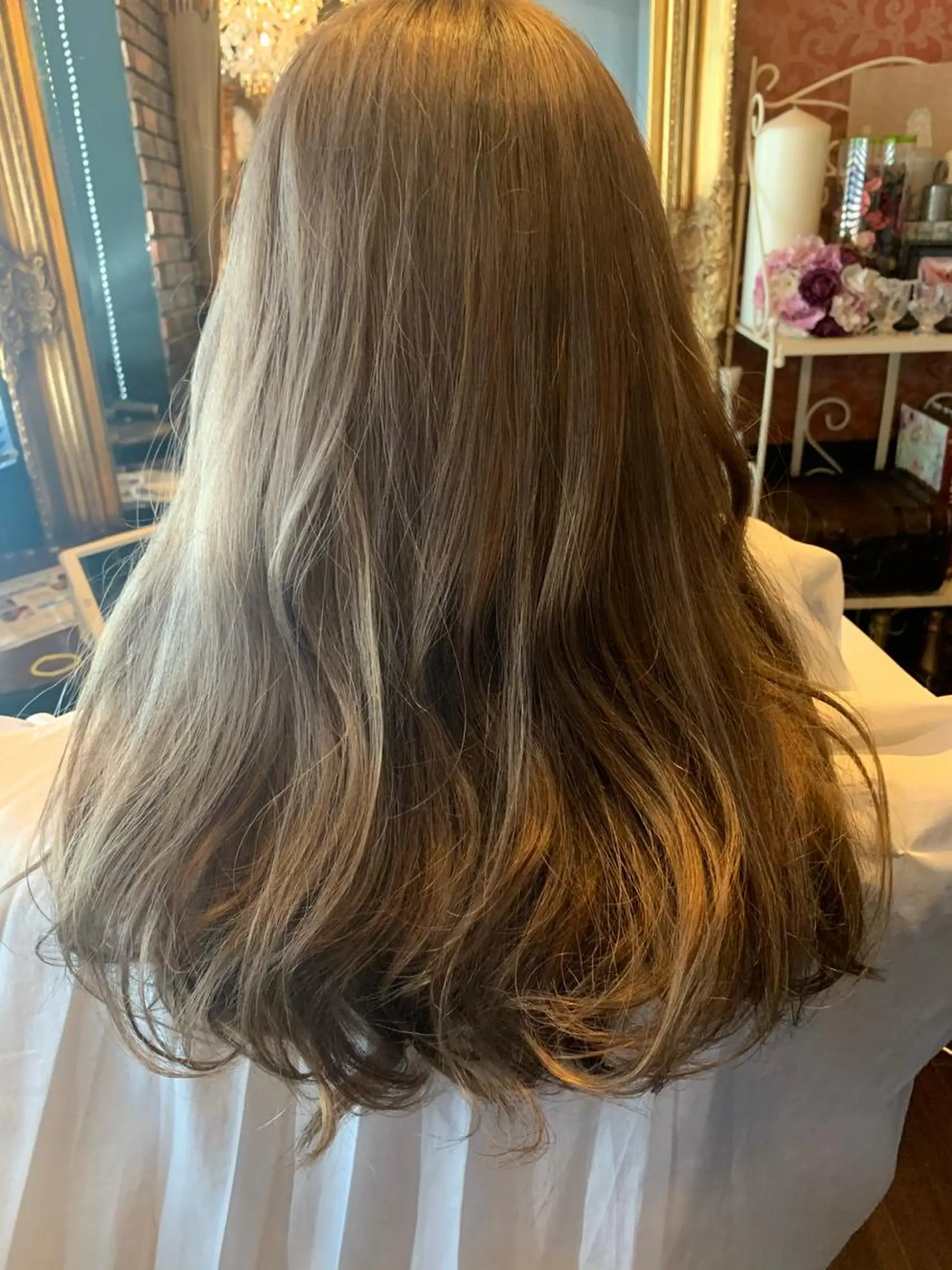 ロング カラー ベージュカラー ブリーチ ミルクティーベージュ 藤井菜々 （エルベスアクト）のヘアスタイル