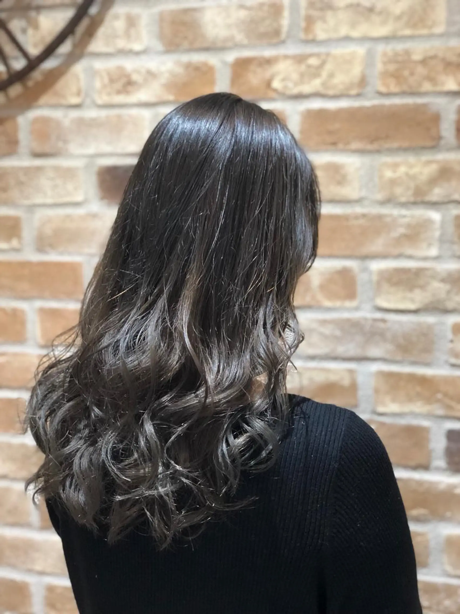 ロング カラー 新實 ゆりあのヘアスタイル