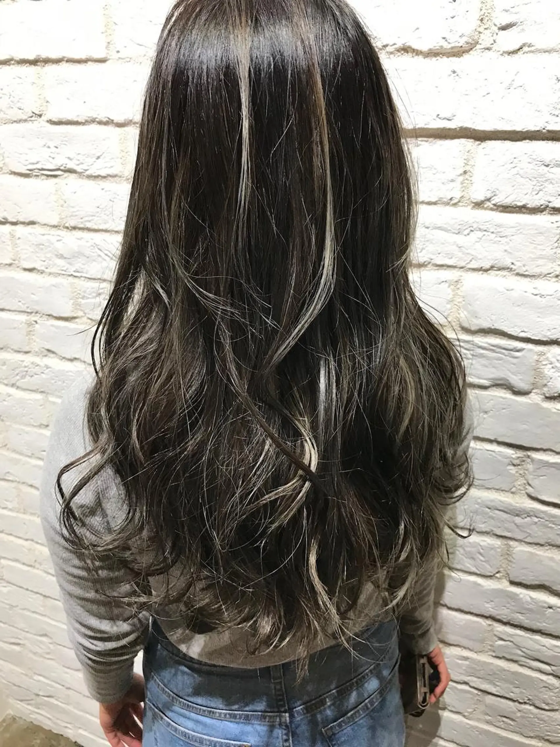 ロング カラー ハイライトカラー ハイライト UMEDA FIGAROのヘアスタイル