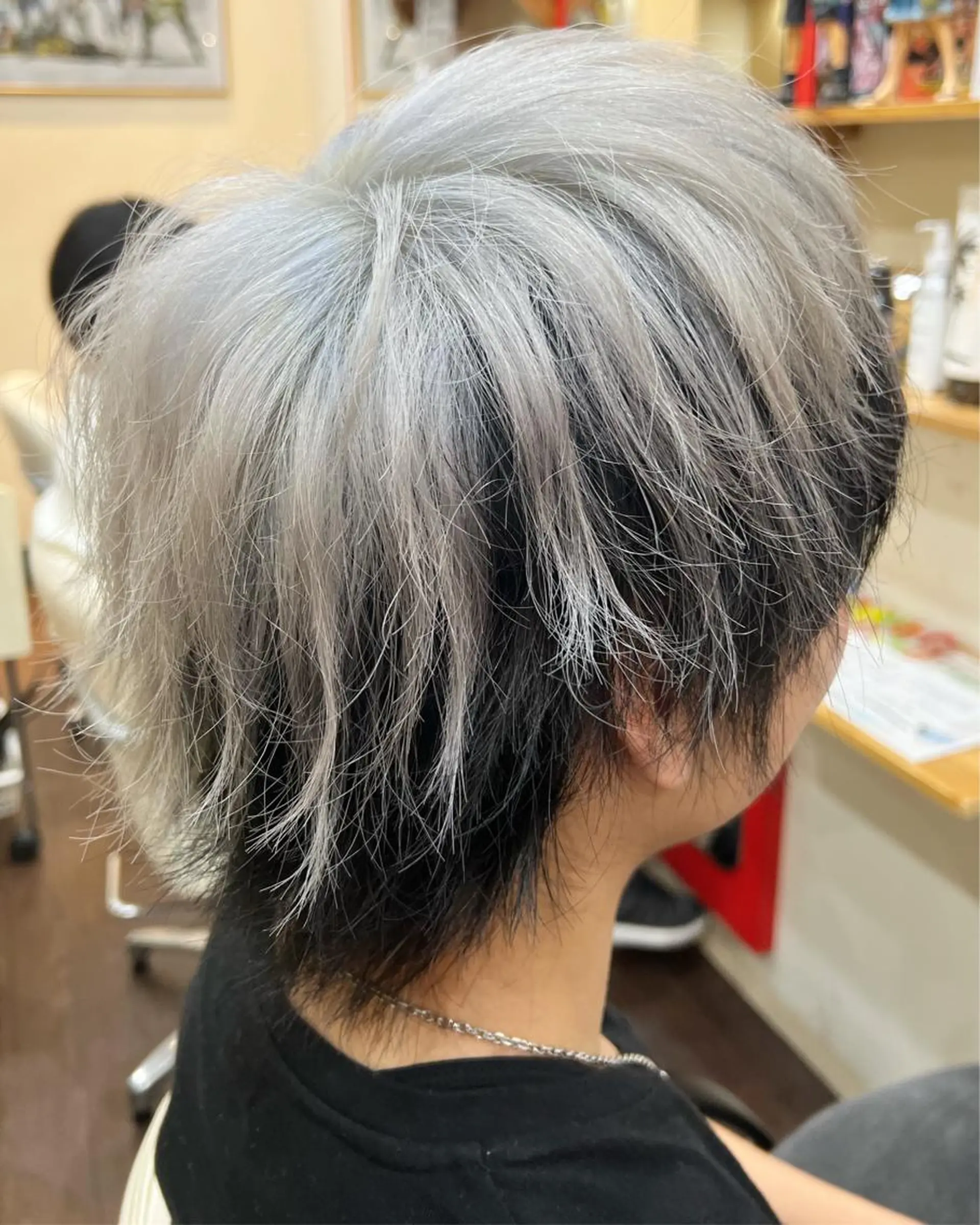 カラー メンズ シルバー ヘアカラー まさき✂︎ブリーチ／ デザインカラーのヘアスタイル