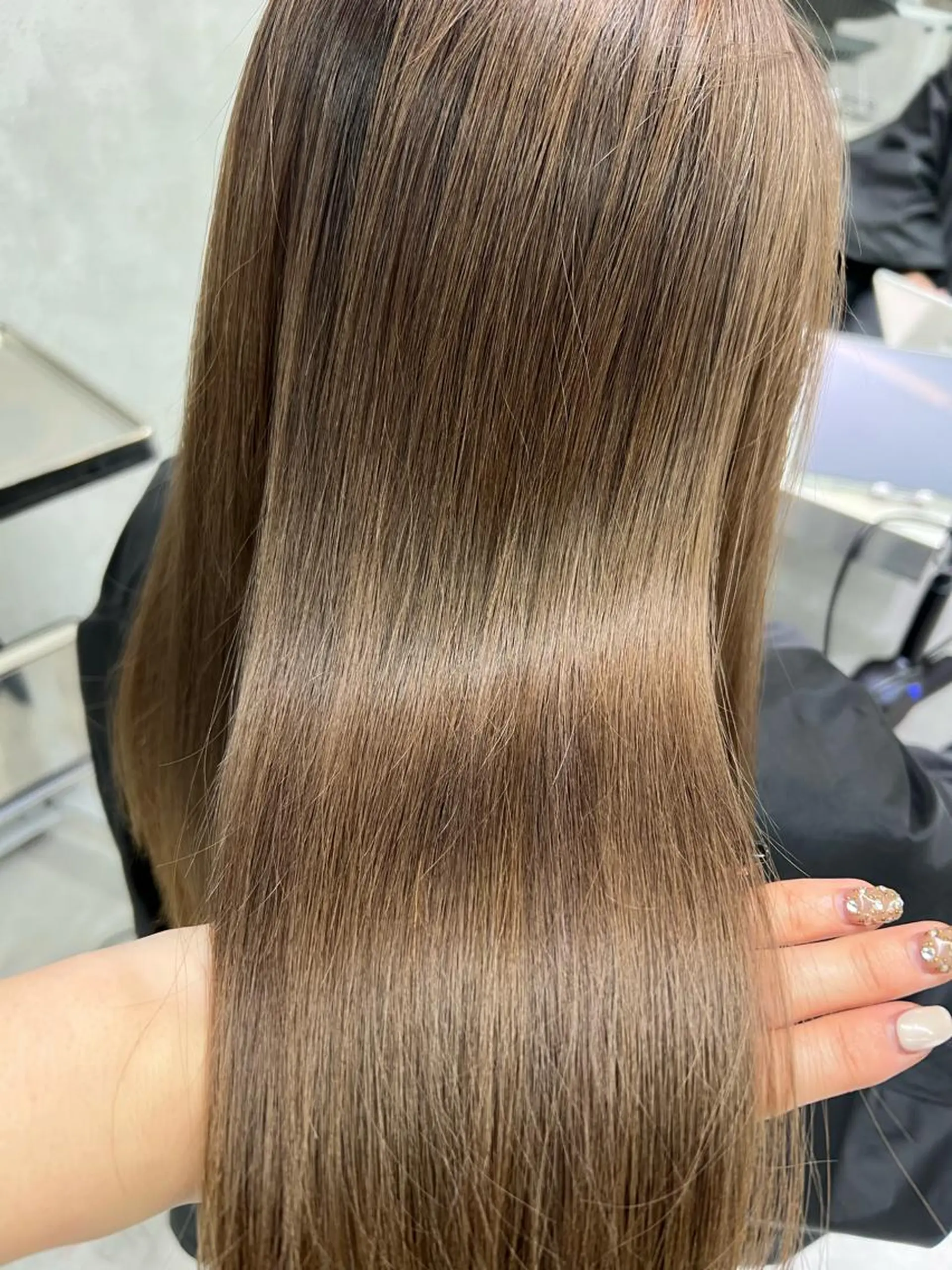 ロング カラー ベージュカラー ミルクティーベージュ 上田 エミのヘアスタイル