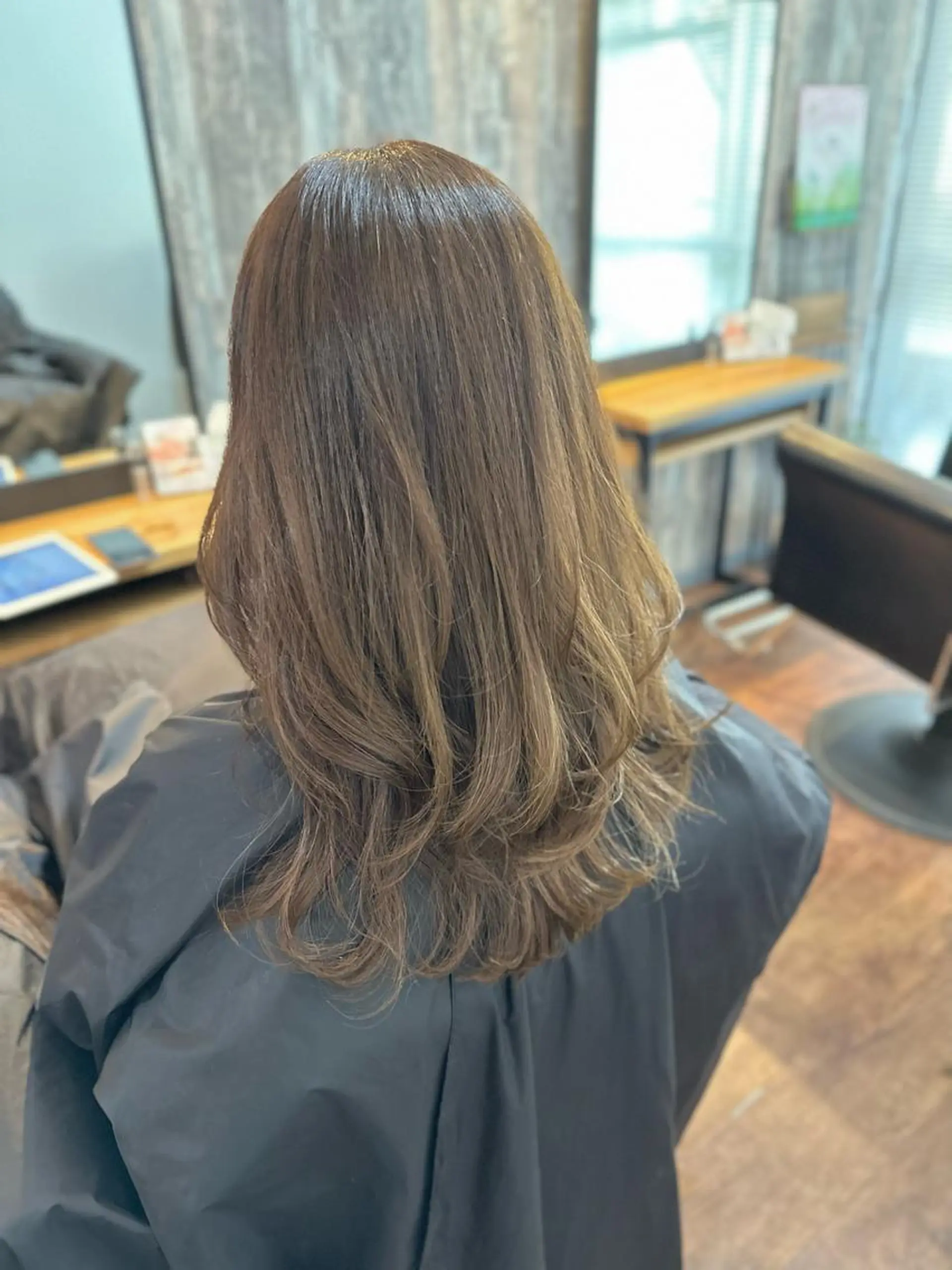 セミロング カラー グレージュ Luzir⭐︎ GEN⭐︎のヘアスタイル