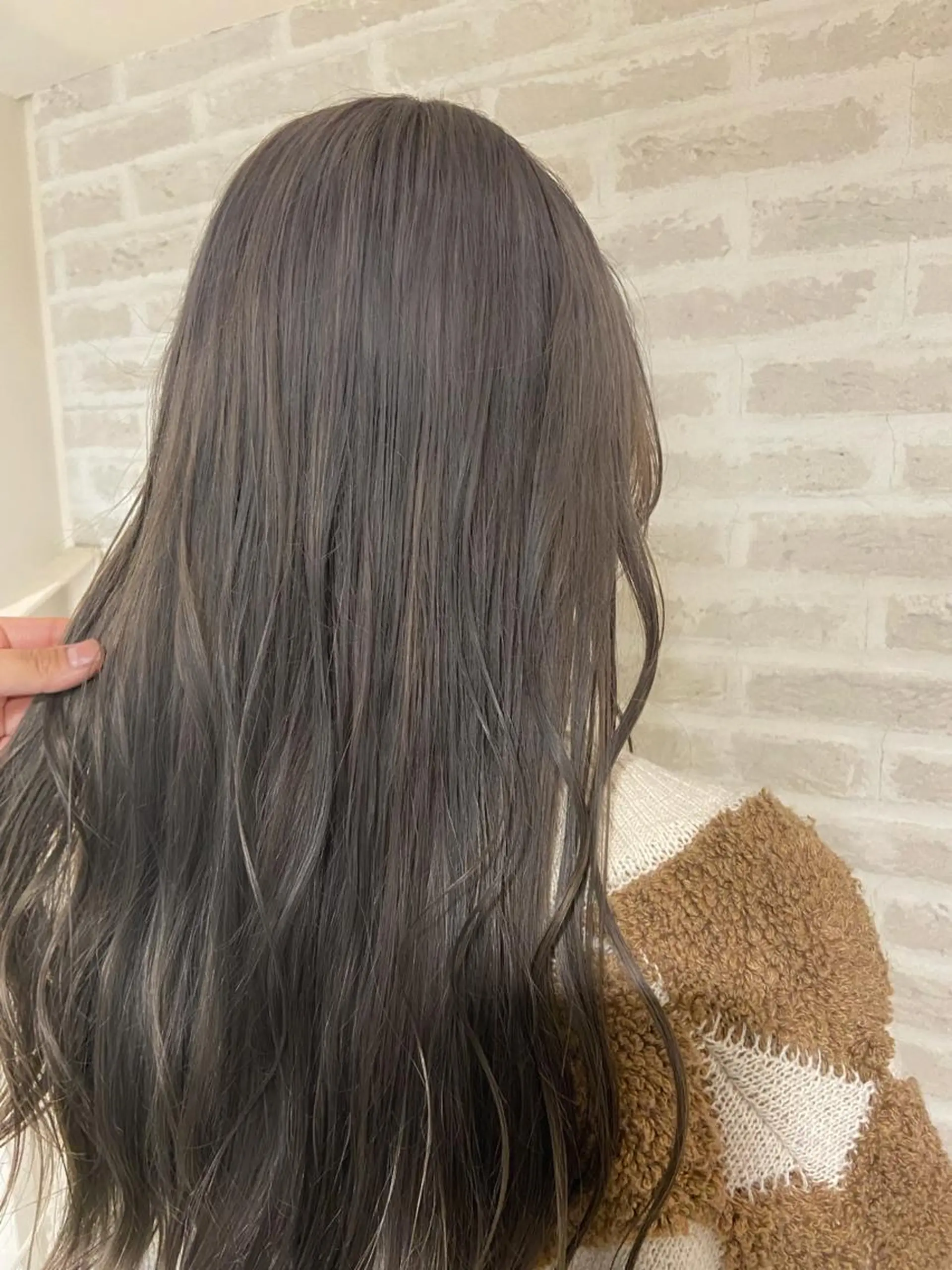 ロング カラー ヘアアレンジ ブリーチ グレージュ 北岡 慶子 大宮駅西口徒歩3分のヘアスタイル