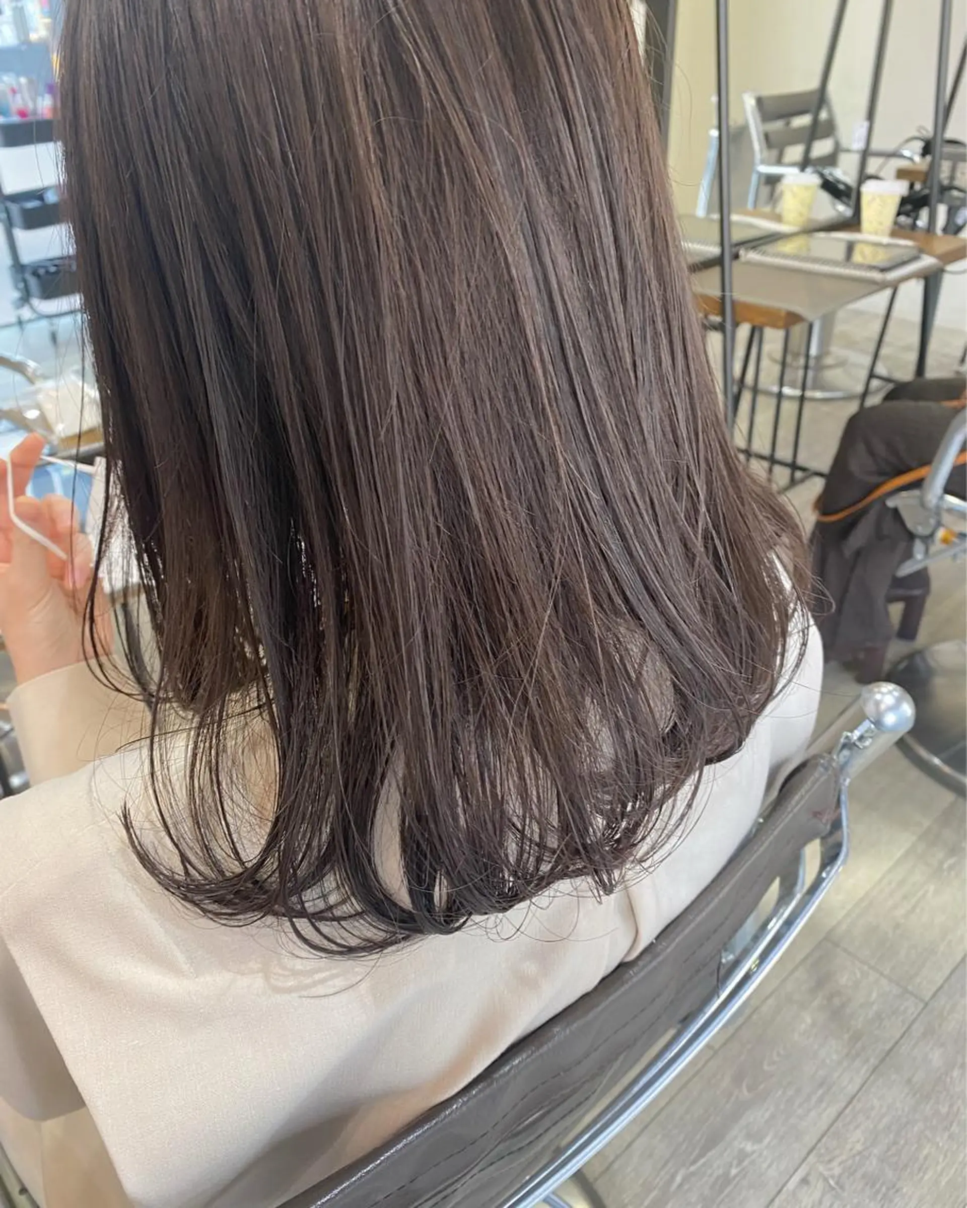 ミディアム 小林 朋花のヘアスタイル