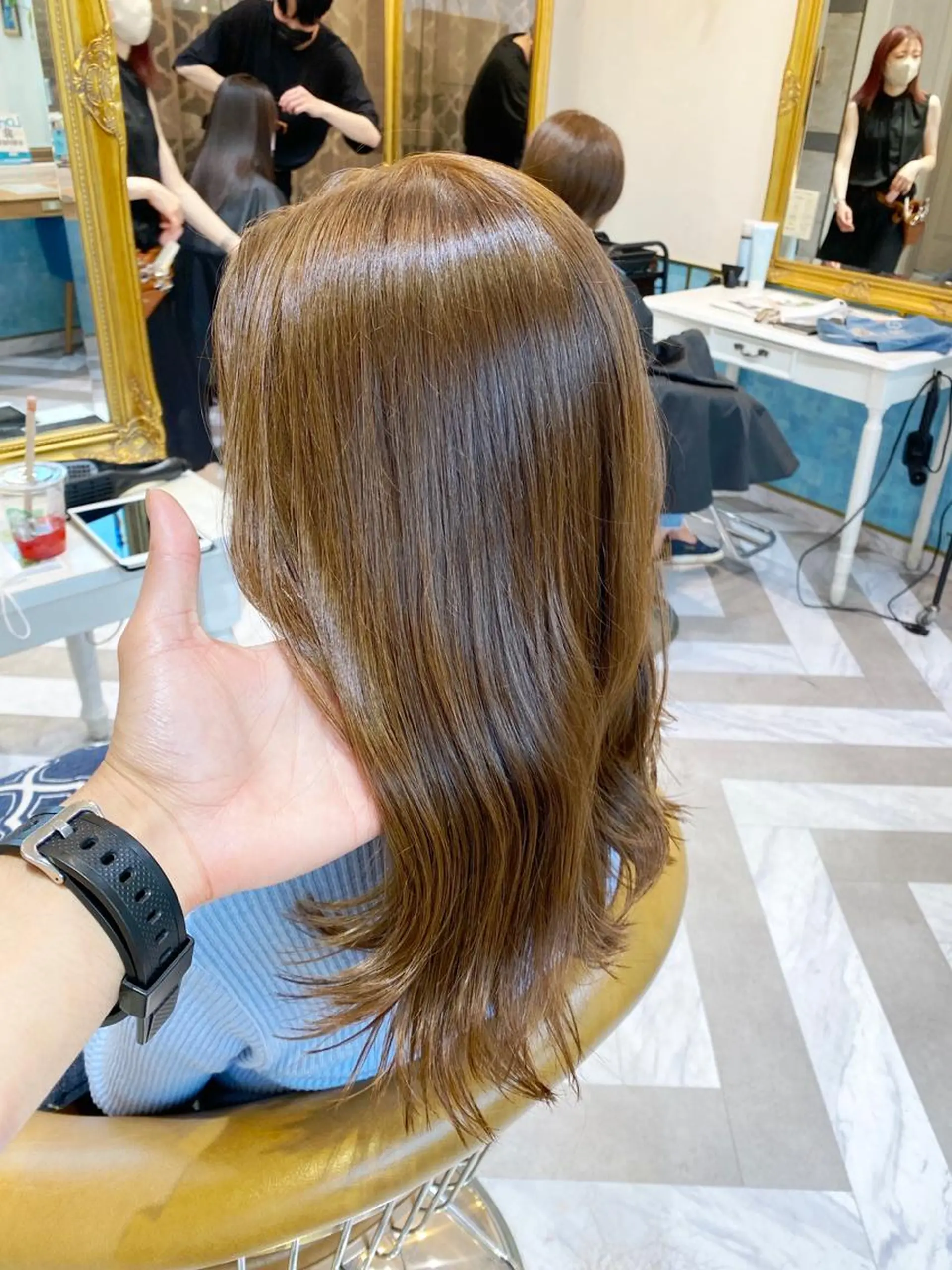 ミディアム カット ヘアカラー トリートメント レイヤーカット /透明感カラー西田のヘアスタイル