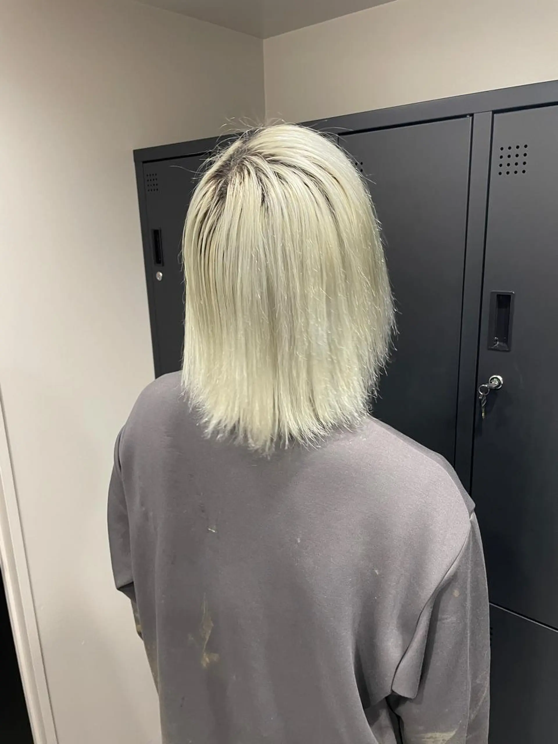 ミディアム カラー 切りっぱなしボブ レイヤー/縮毛矯正のヘアスタイル