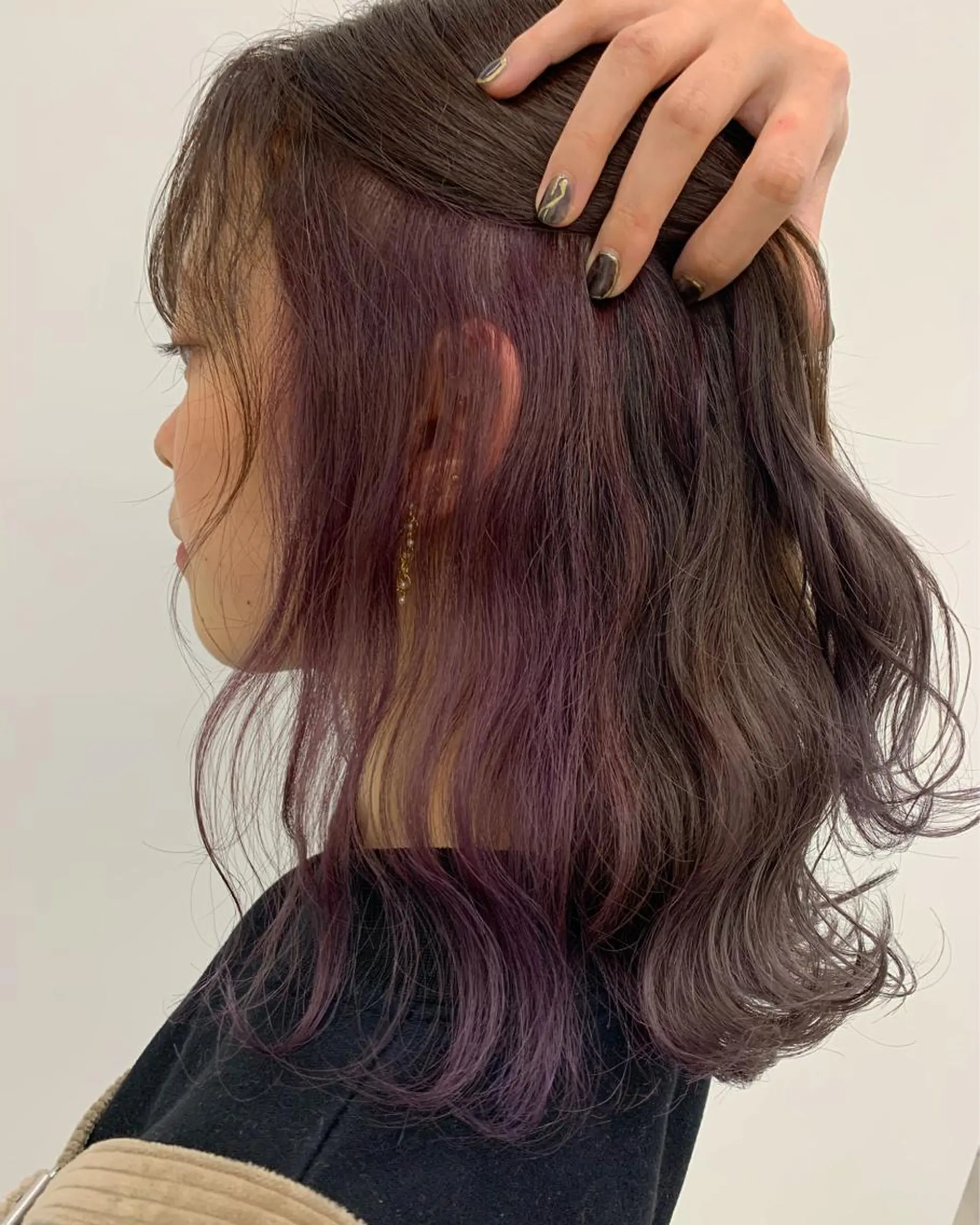 ミディアム パープルカラー カット ヘアカラー トリートメント 山田 絵里菜のヘアスタイル