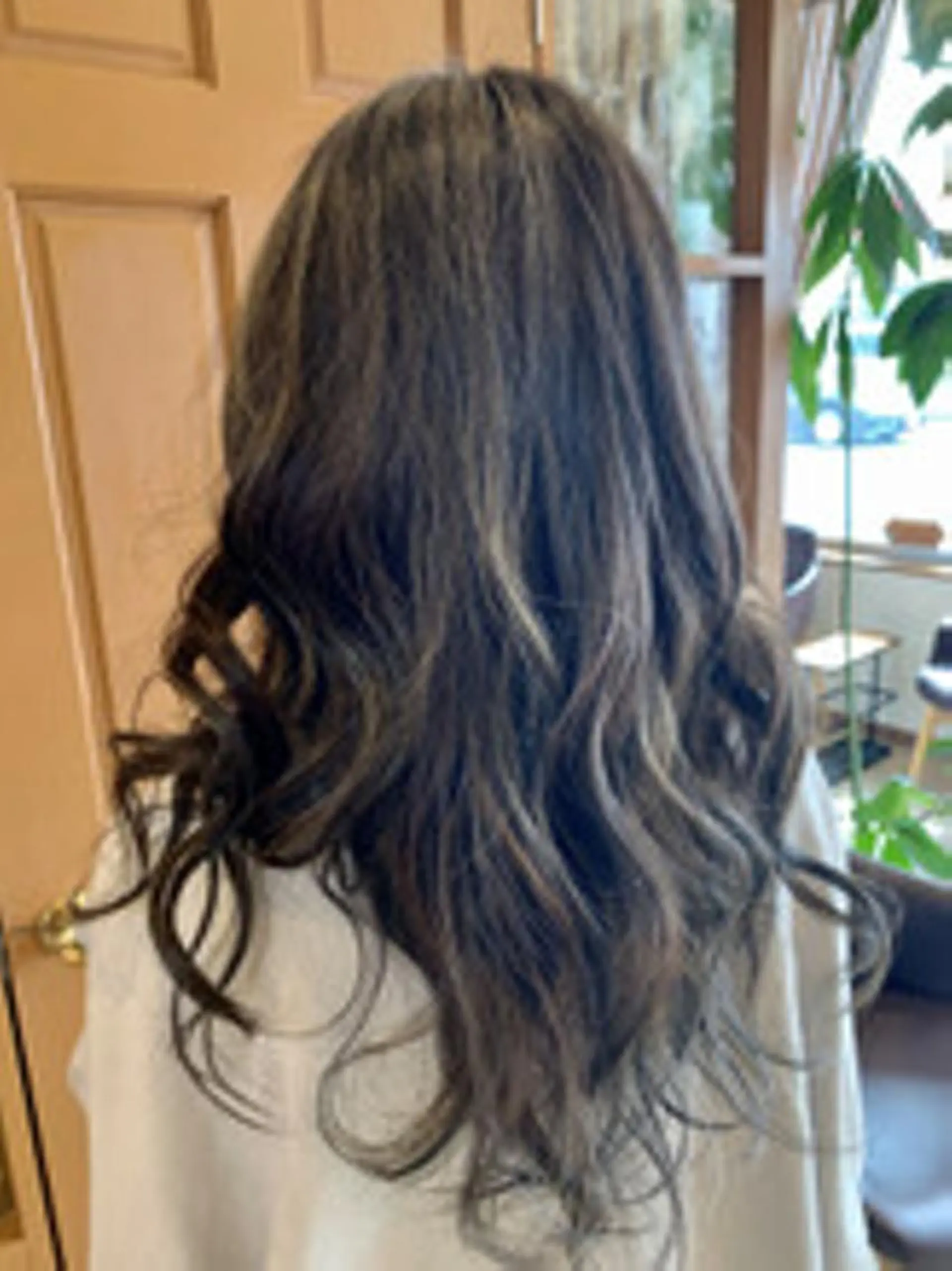 ロング アッシュ ヘアカラー 荒牧 咲良のヘアスタイル